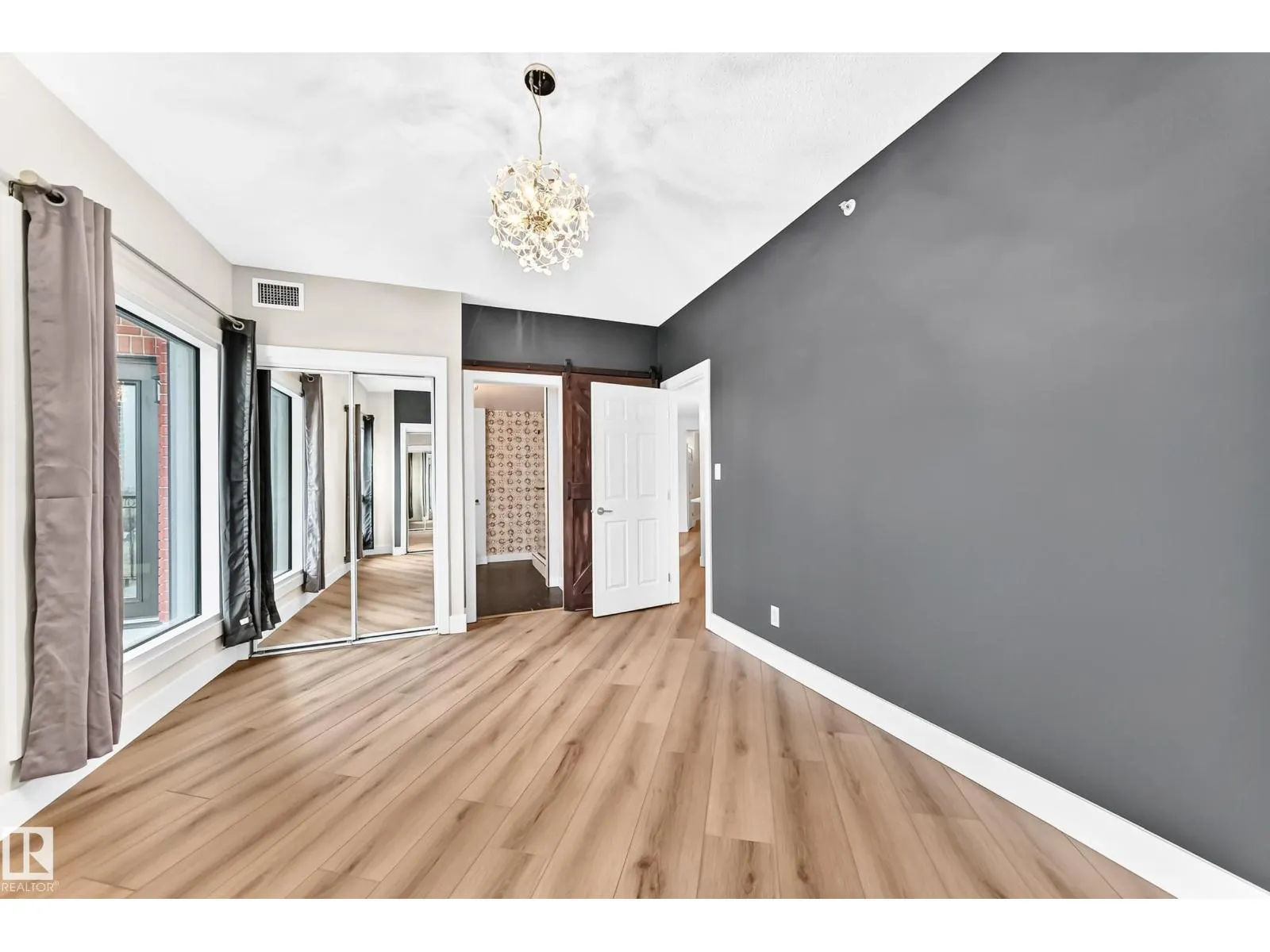 #707 10108 125 ST NW