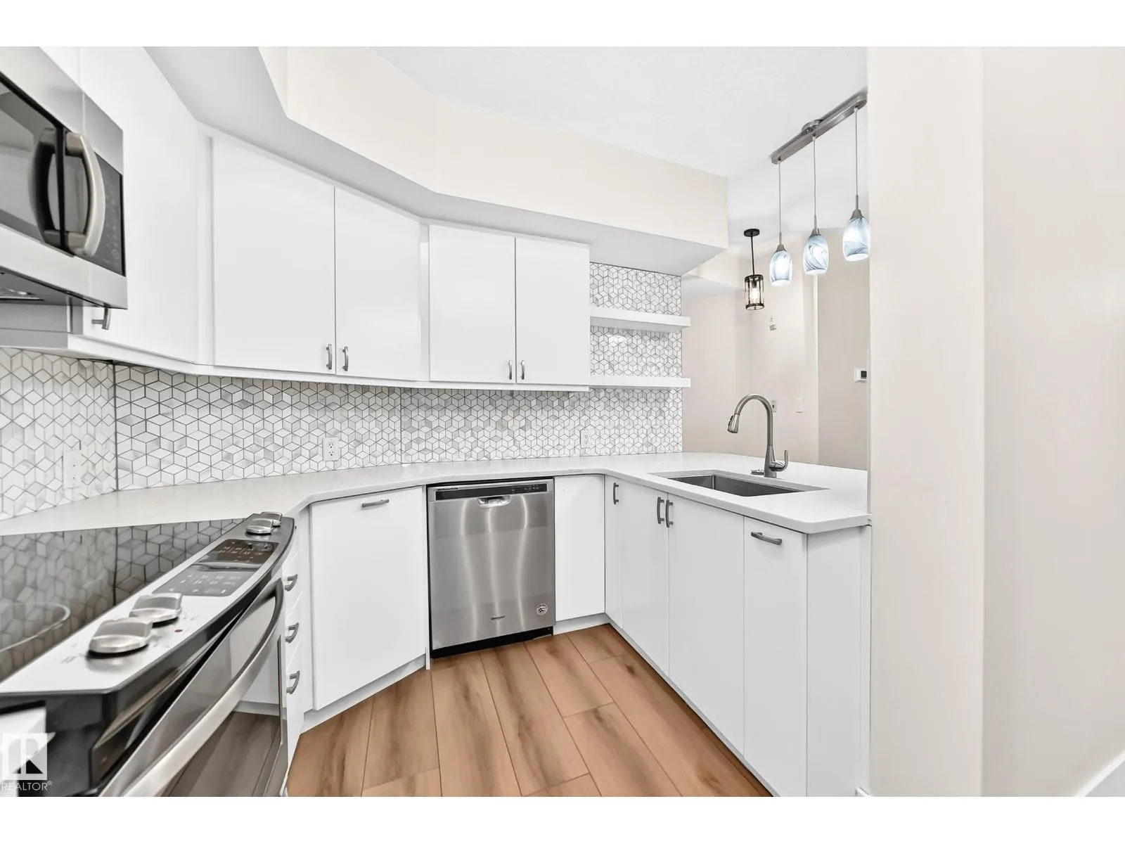 #707 10108 125 ST NW