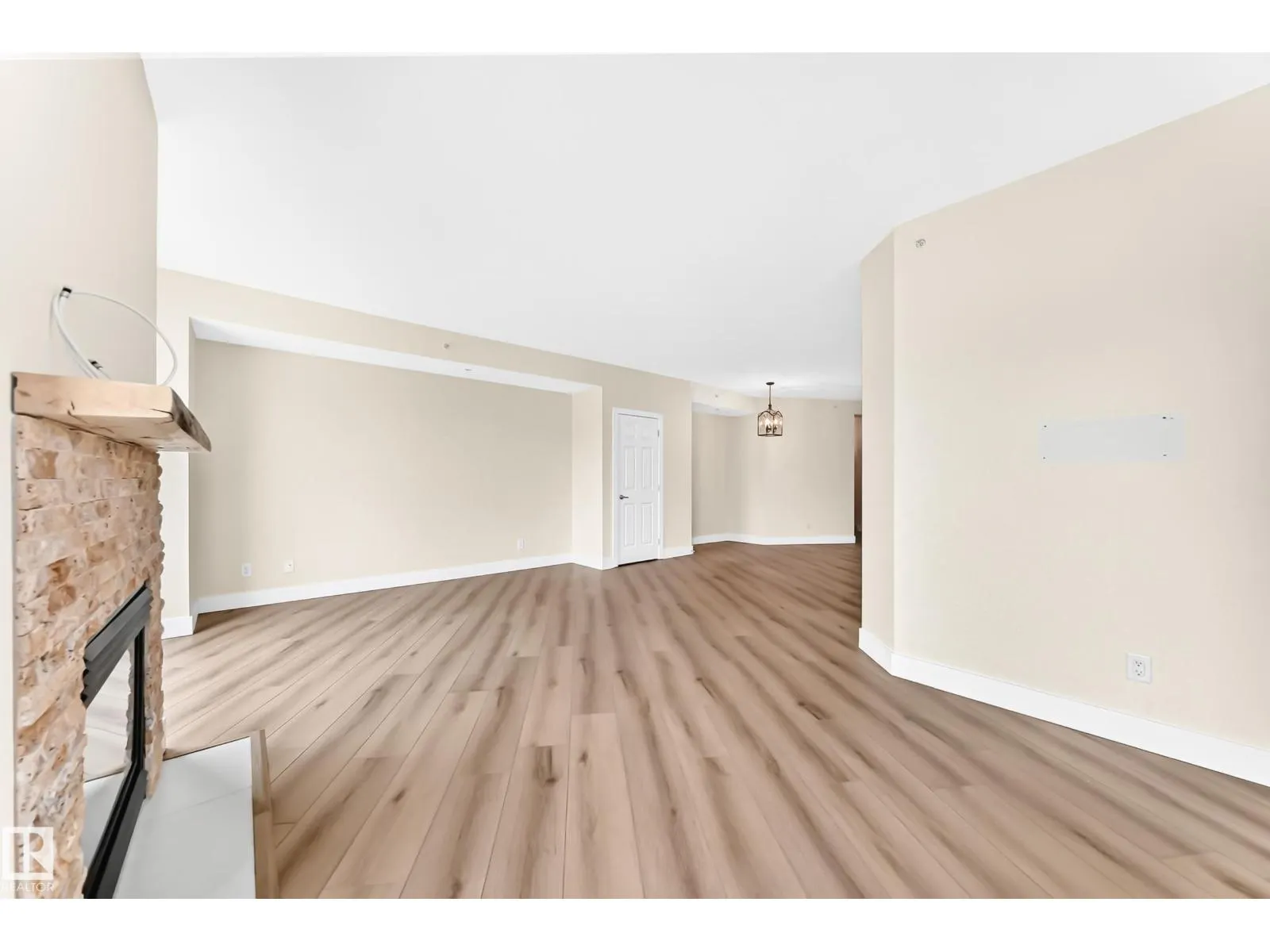 #707 10108 125 ST NW
