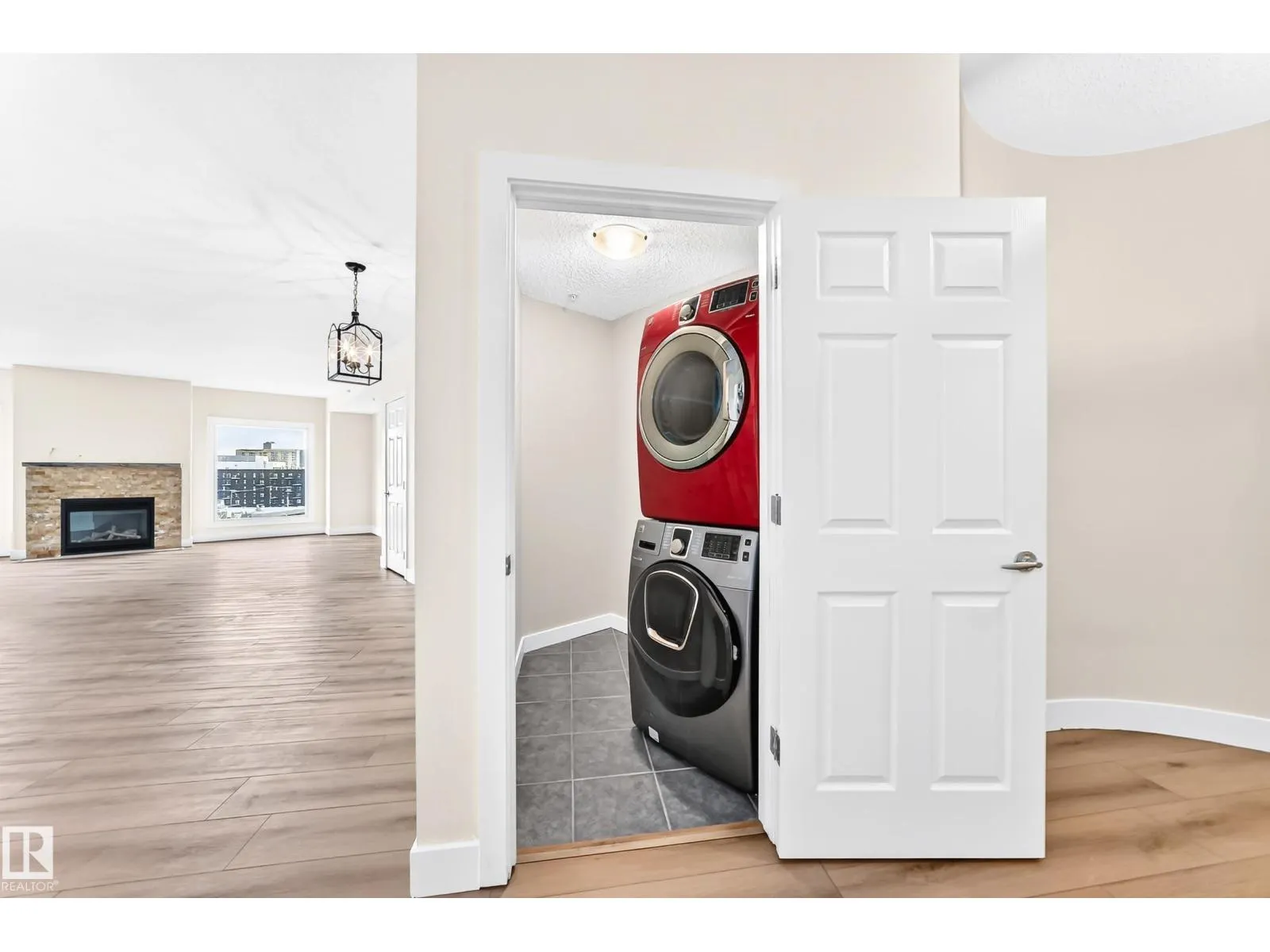 #707 10108 125 ST NW