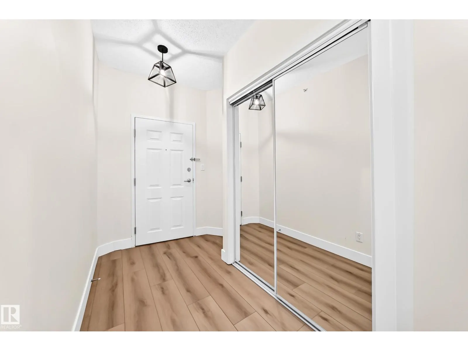 #707 10108 125 ST NW