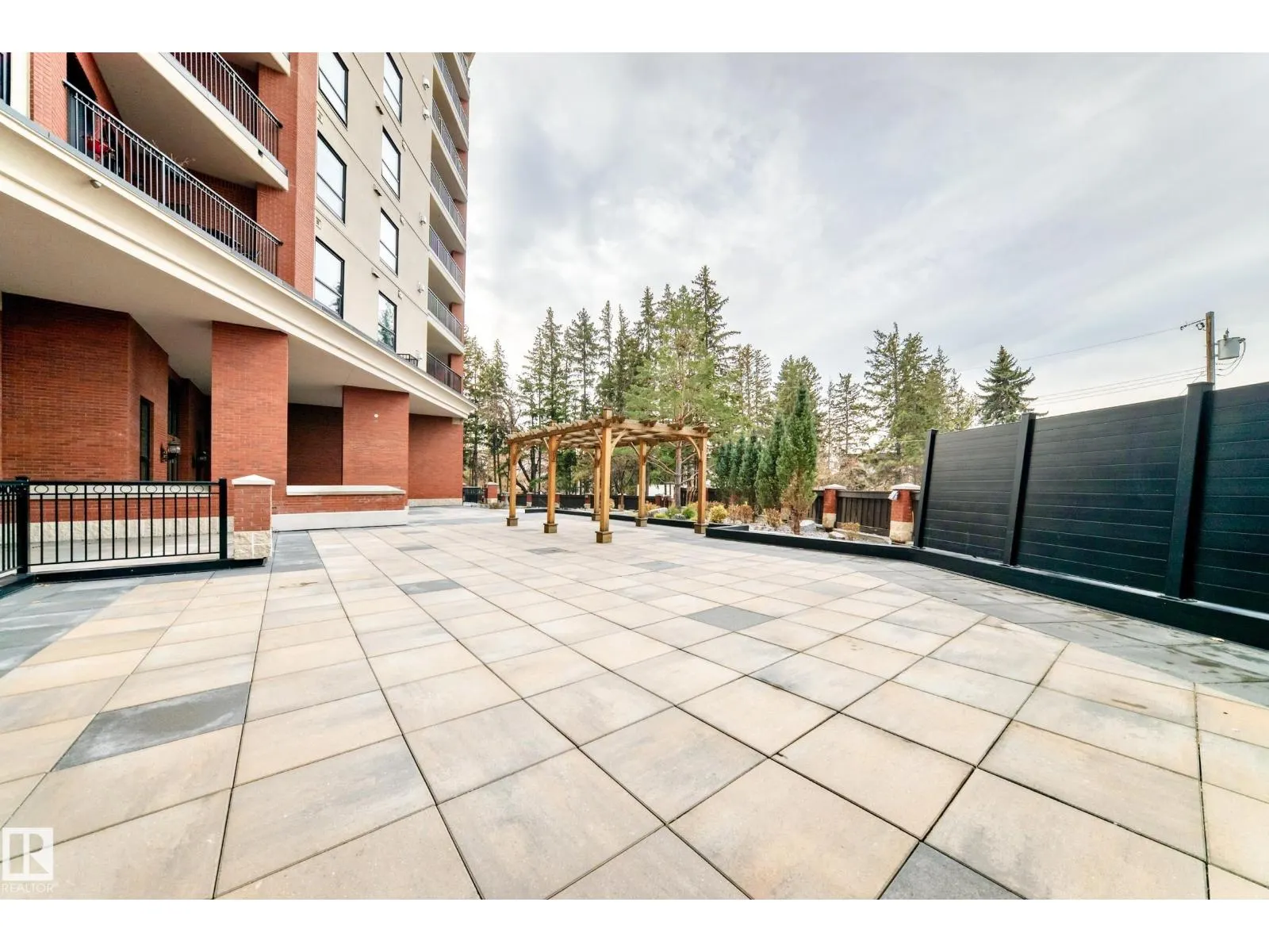 #707 10108 125 ST NW