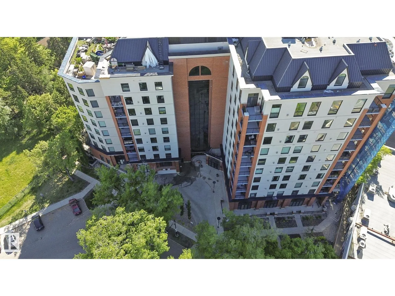 #707 10108 125 ST NW