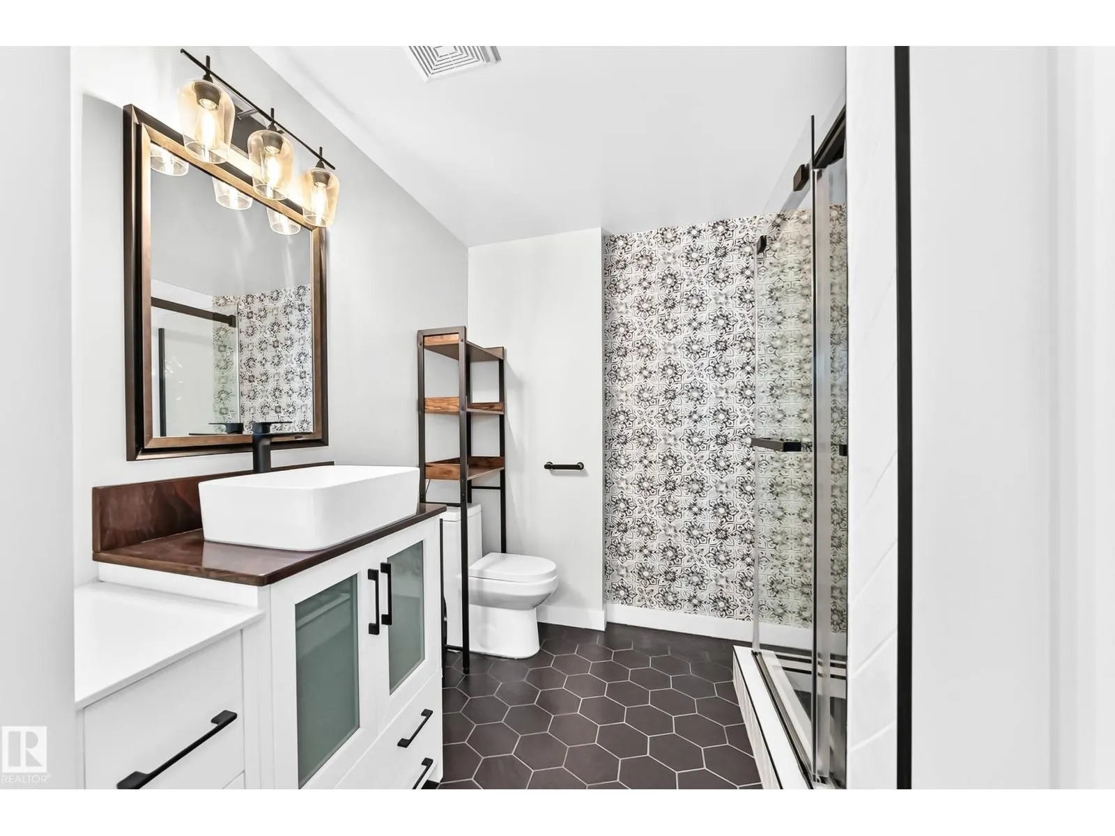 #707 10108 125 ST NW