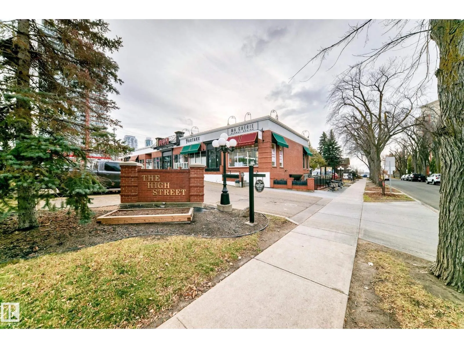 #707 10108 125 ST NW