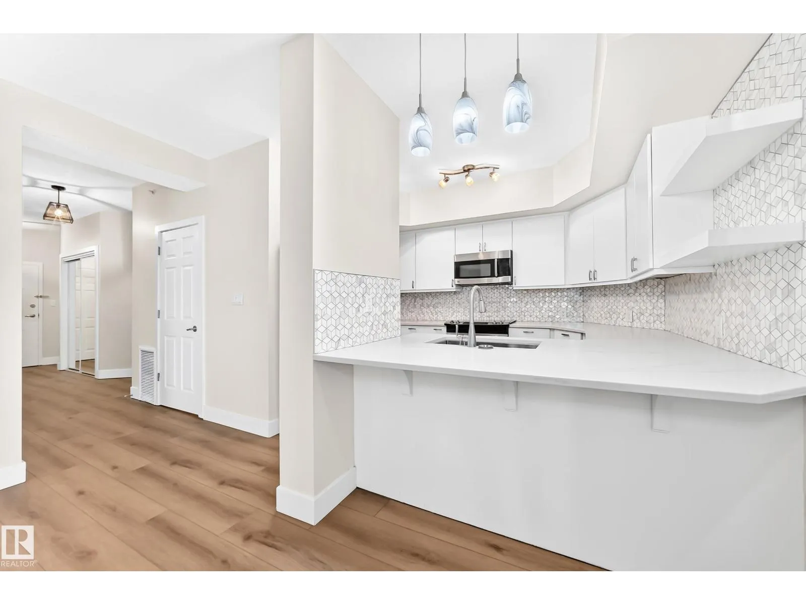 #707 10108 125 ST NW