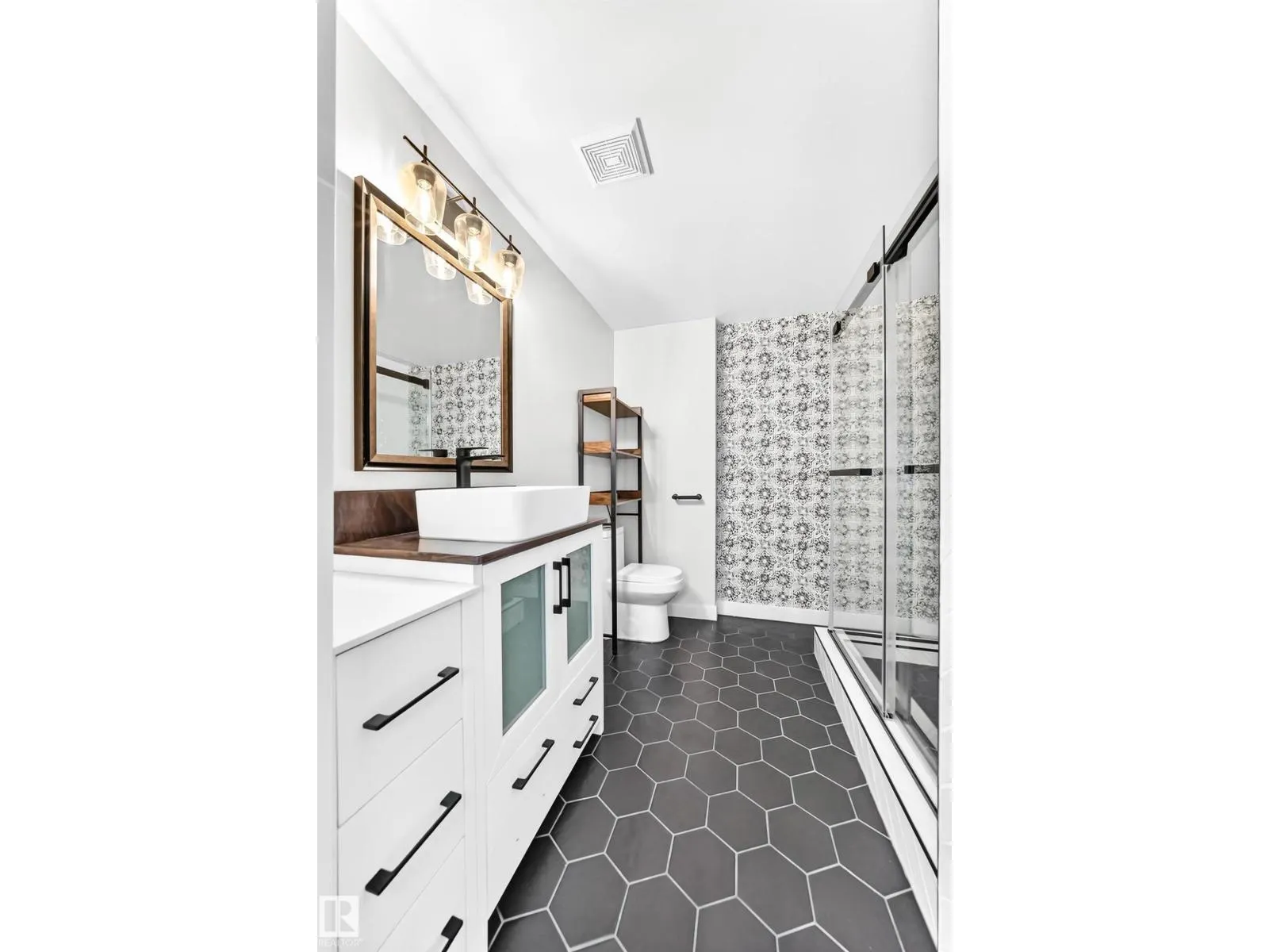 #707 10108 125 ST NW
