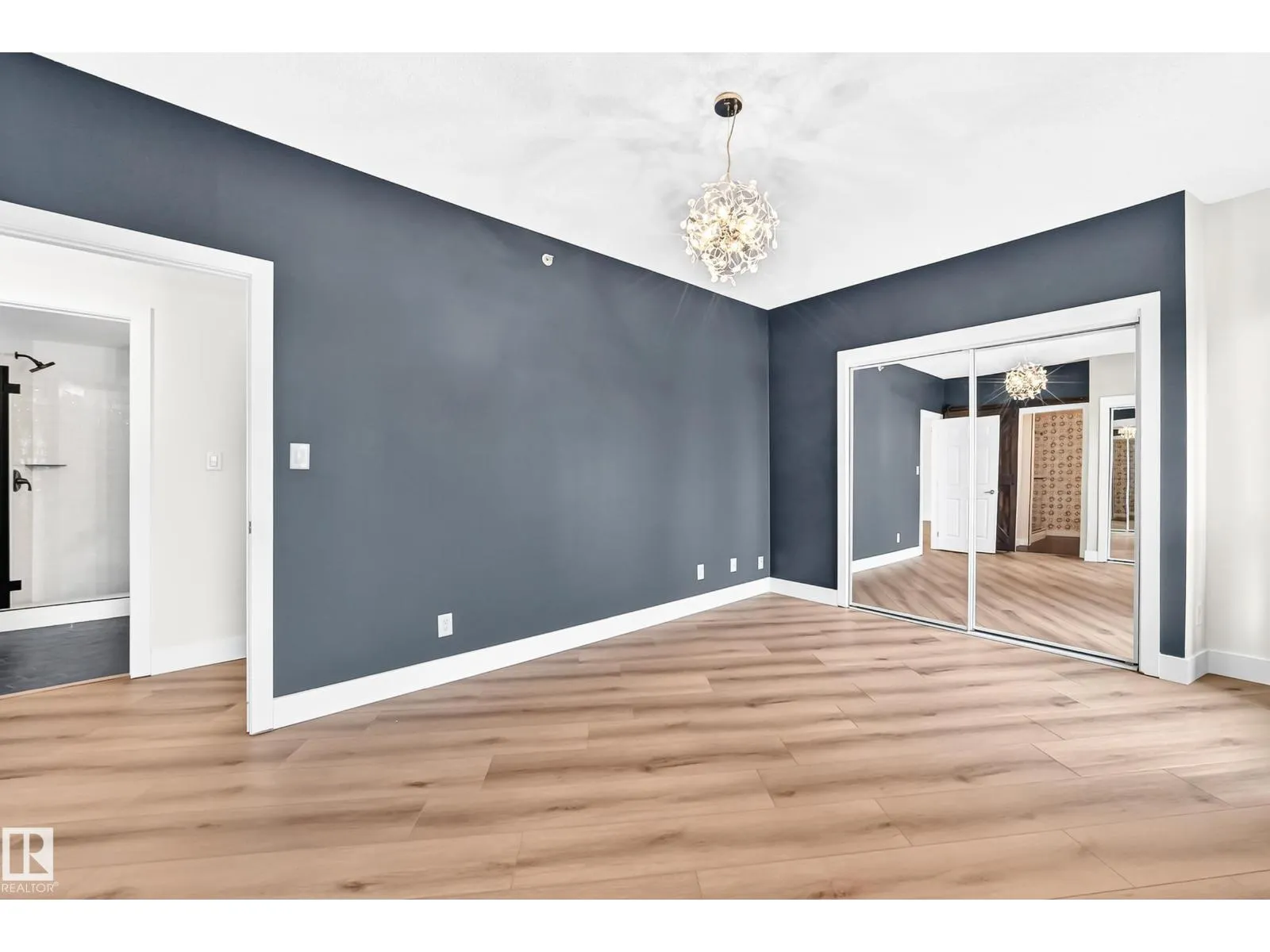 #707 10108 125 ST NW