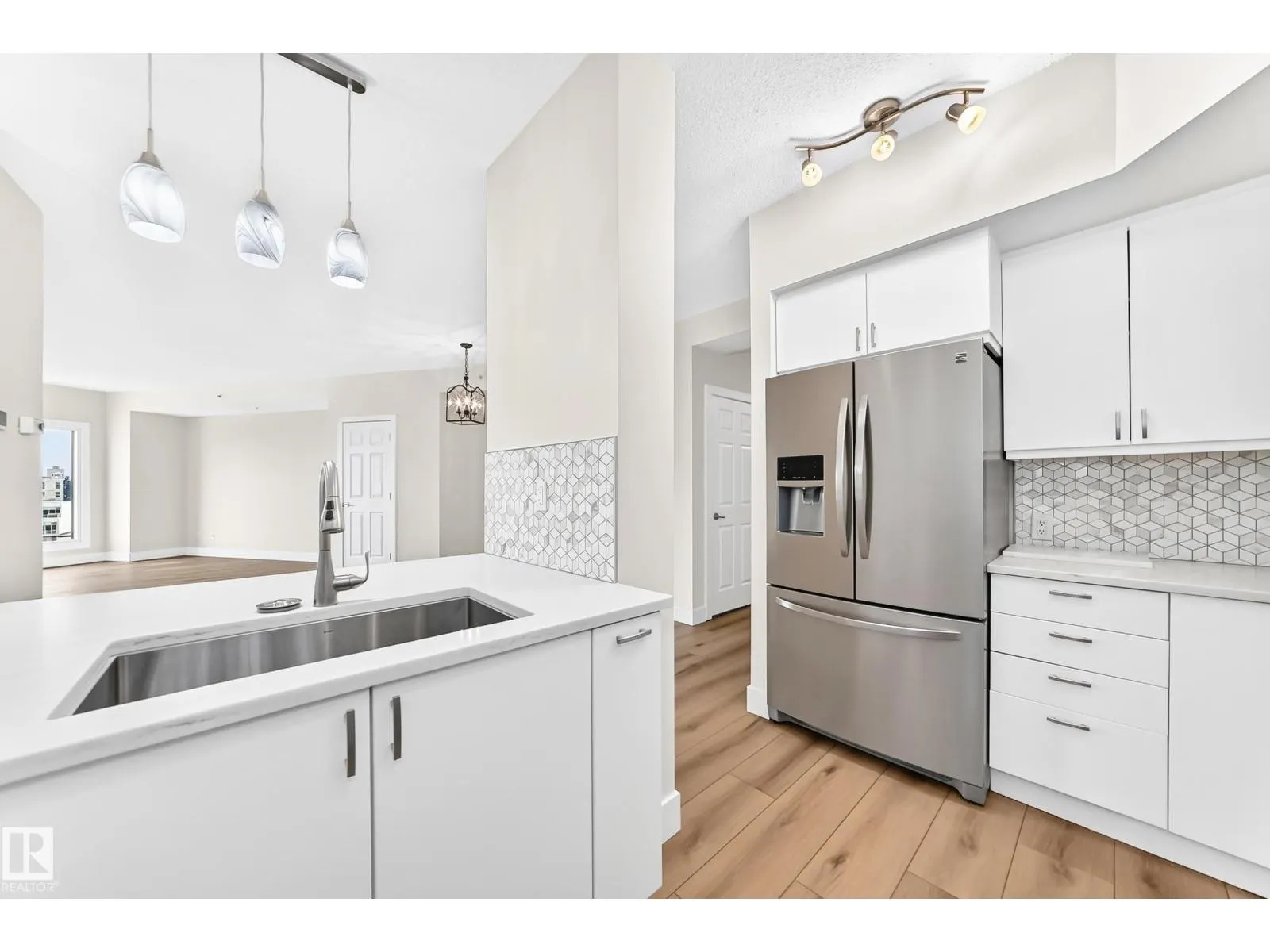 #707 10108 125 ST NW
