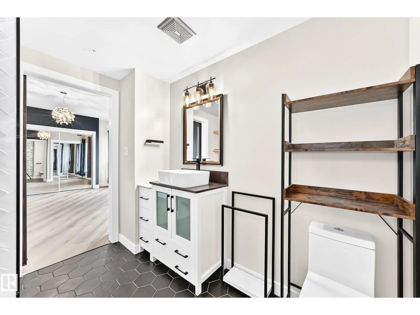 #707 10108 125 ST NW