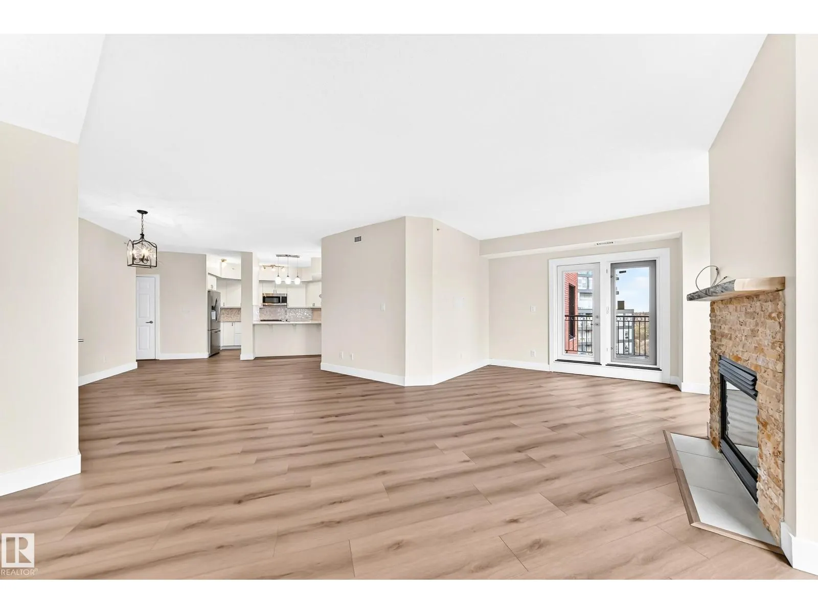 #707 10108 125 ST NW