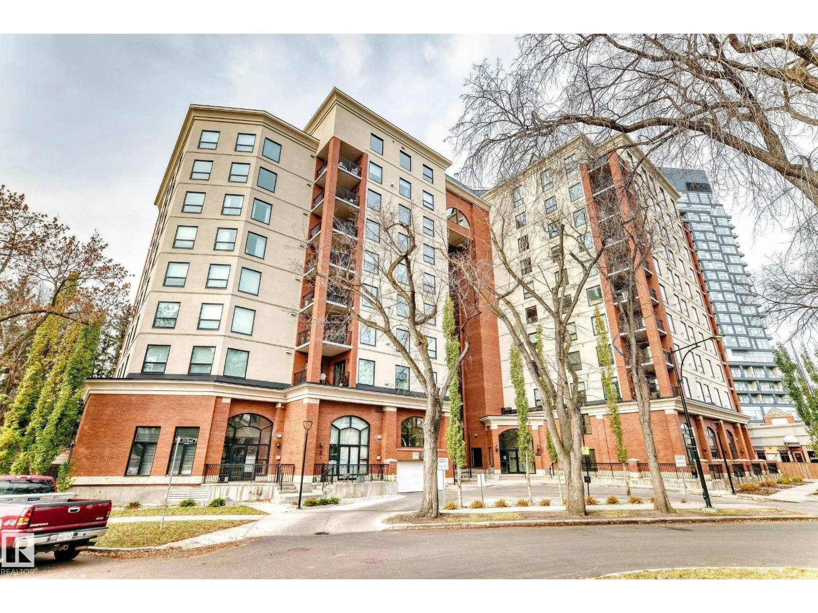 #707 10108 125 ST NW