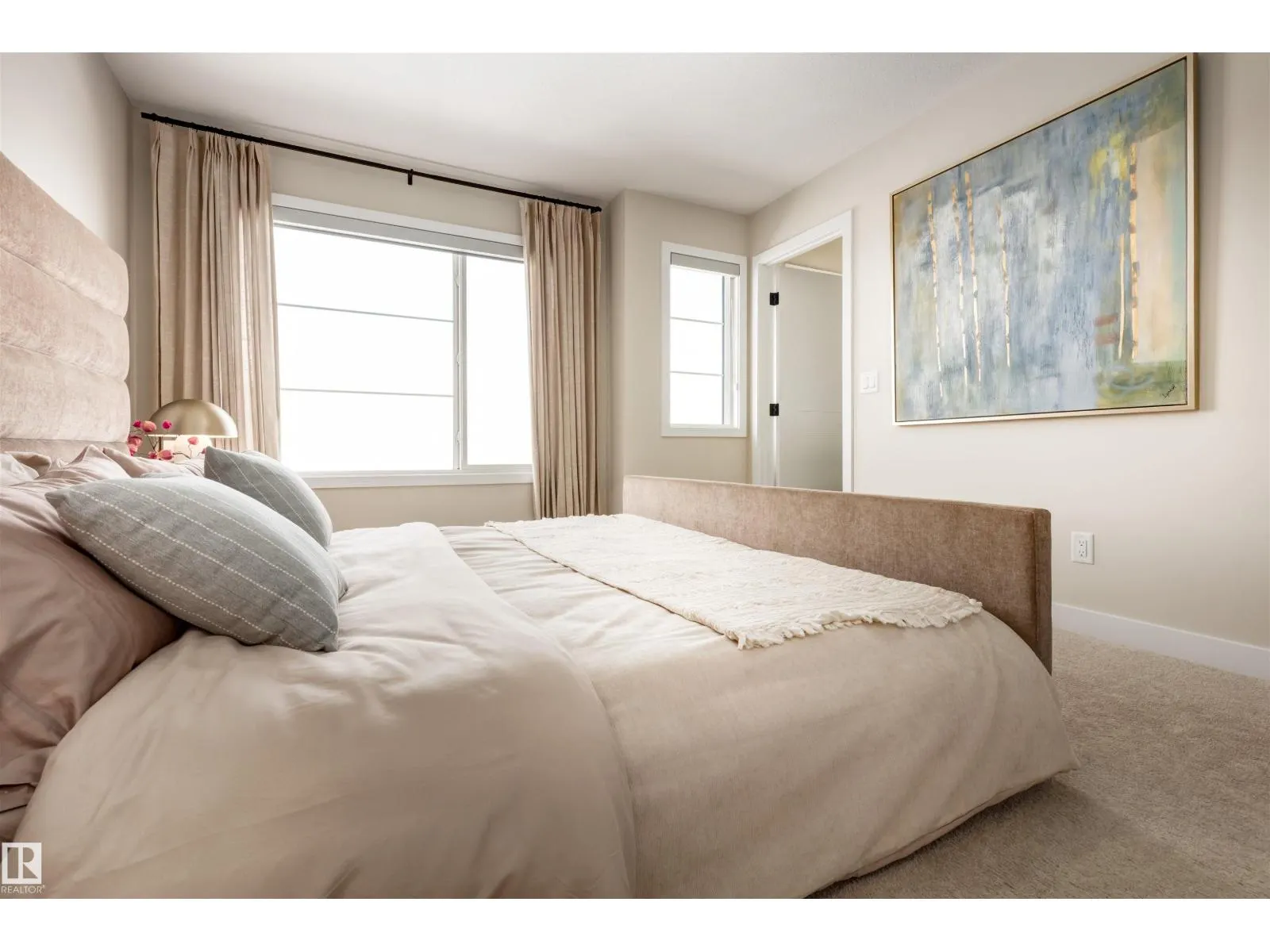 #73 16231 19 AV SW
