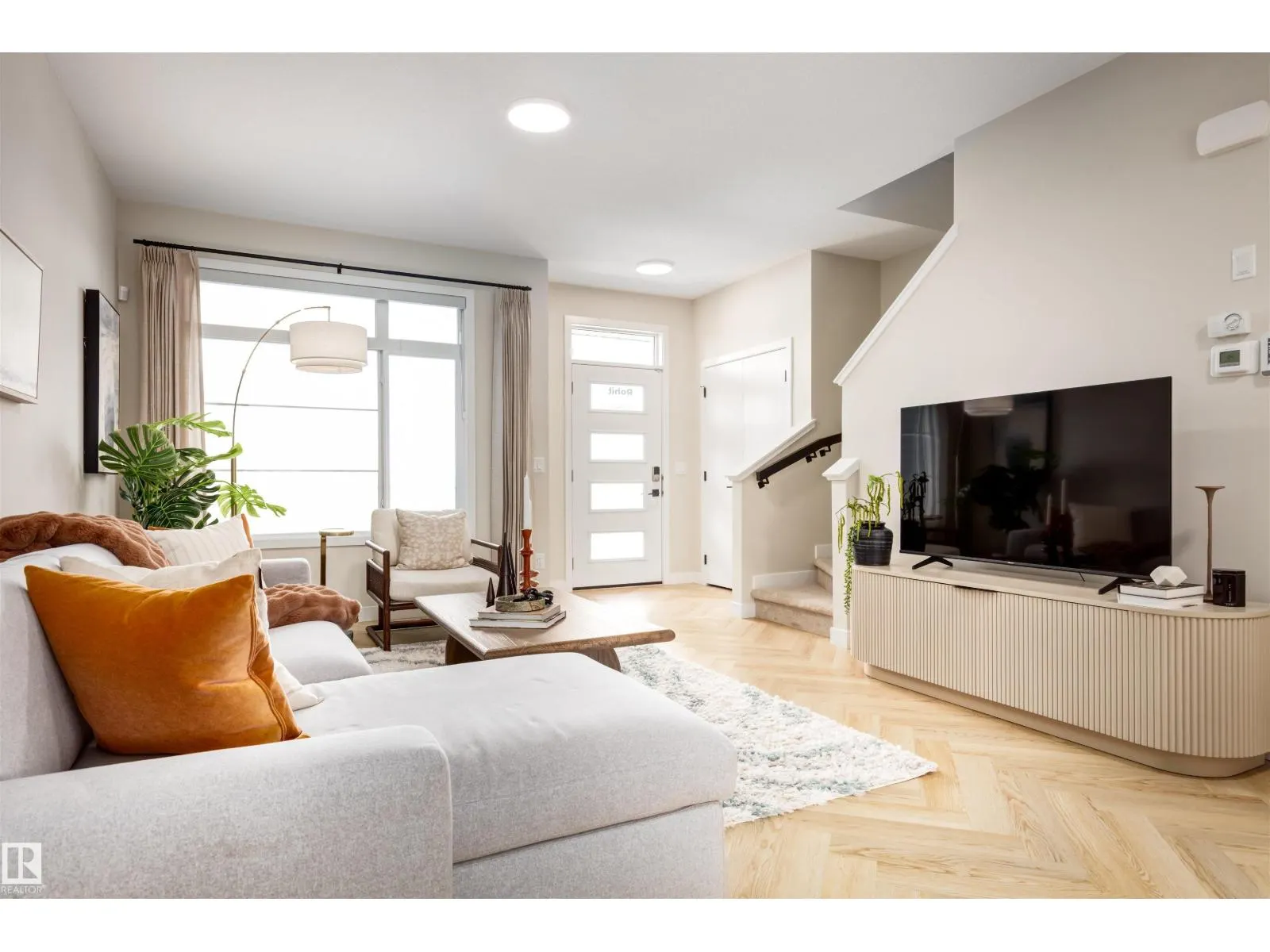 #73 16231 19 AV SW