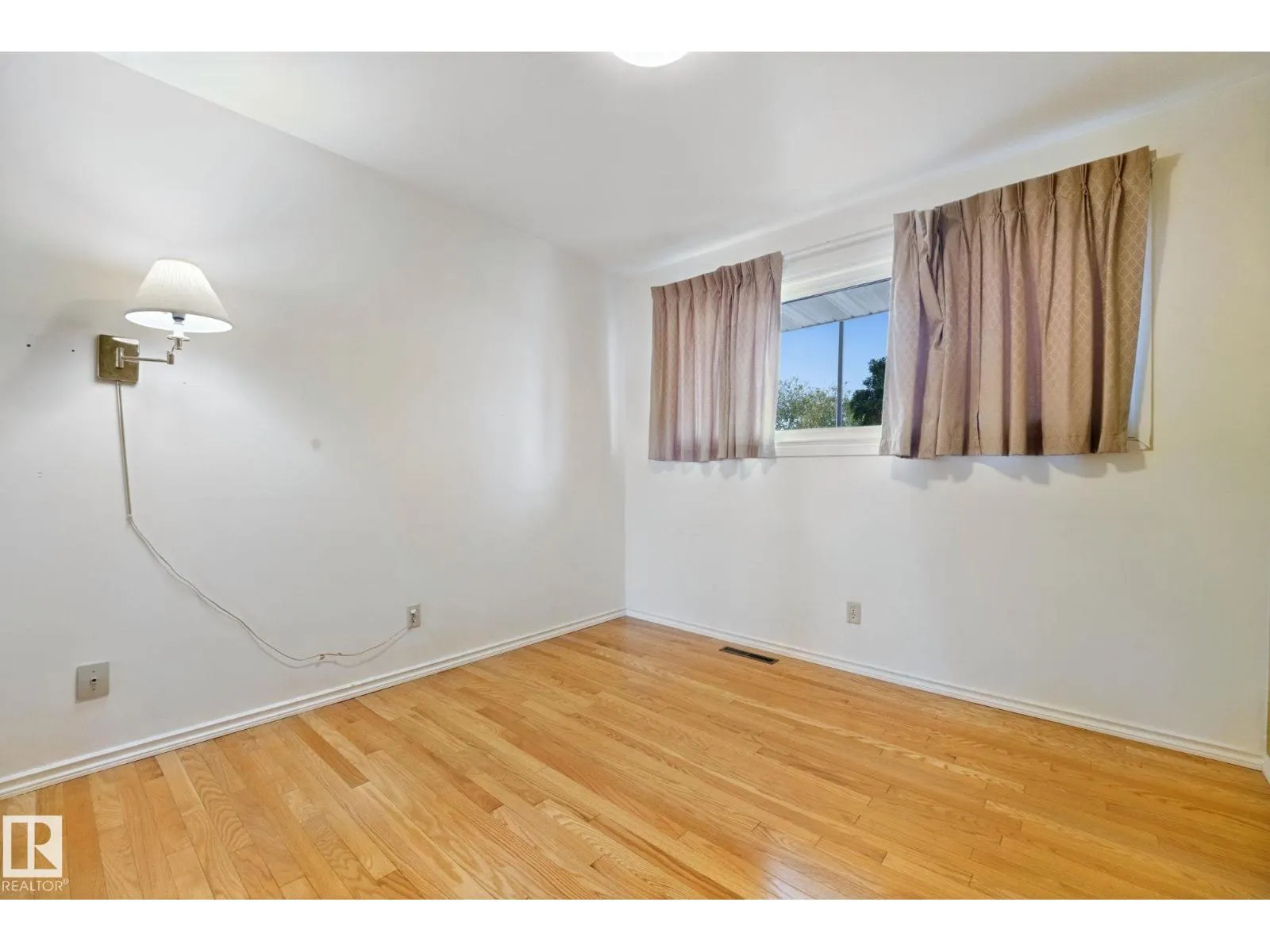 5827 115 ST NW