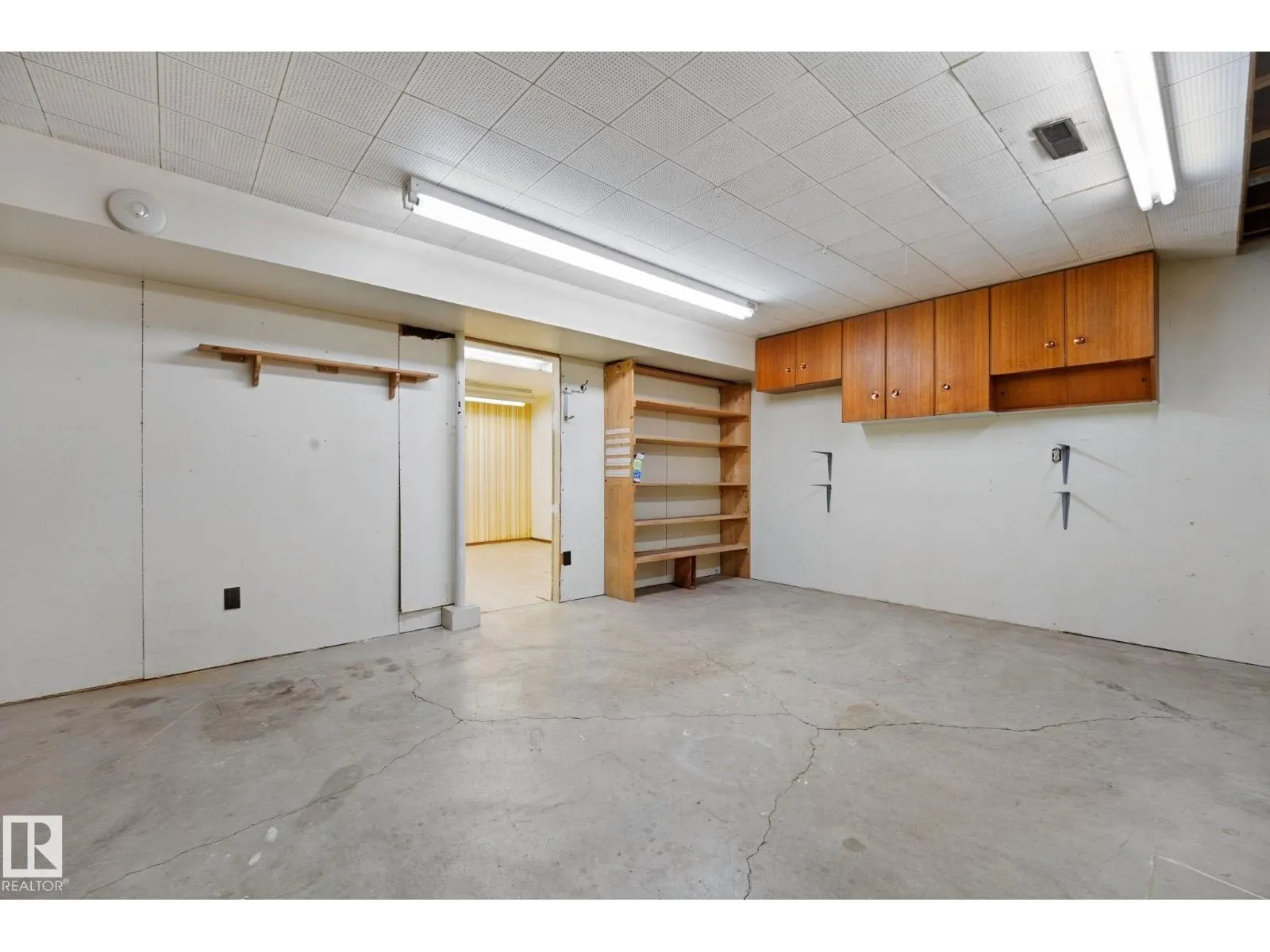 5827 115 ST NW