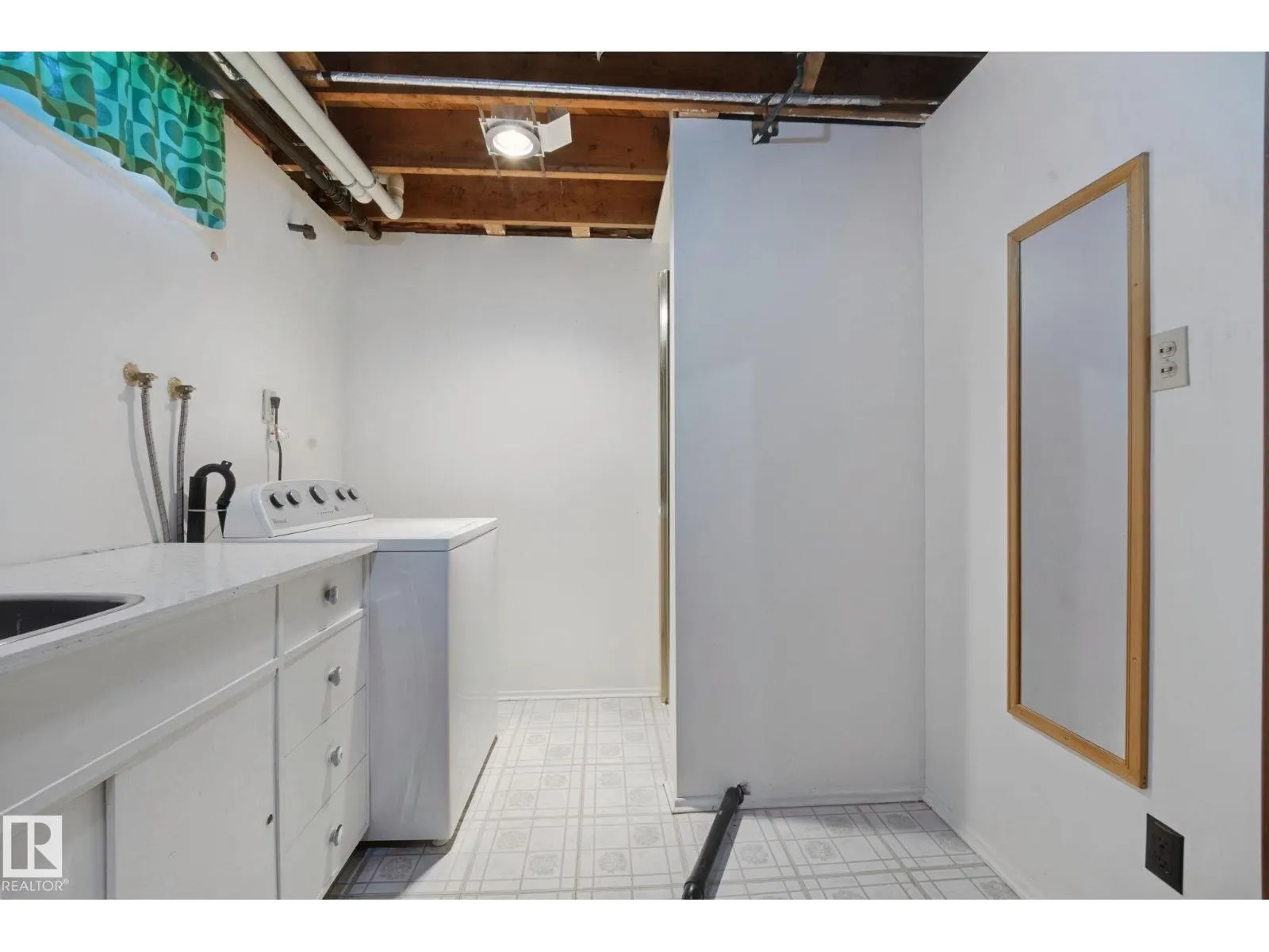 5827 115 ST NW