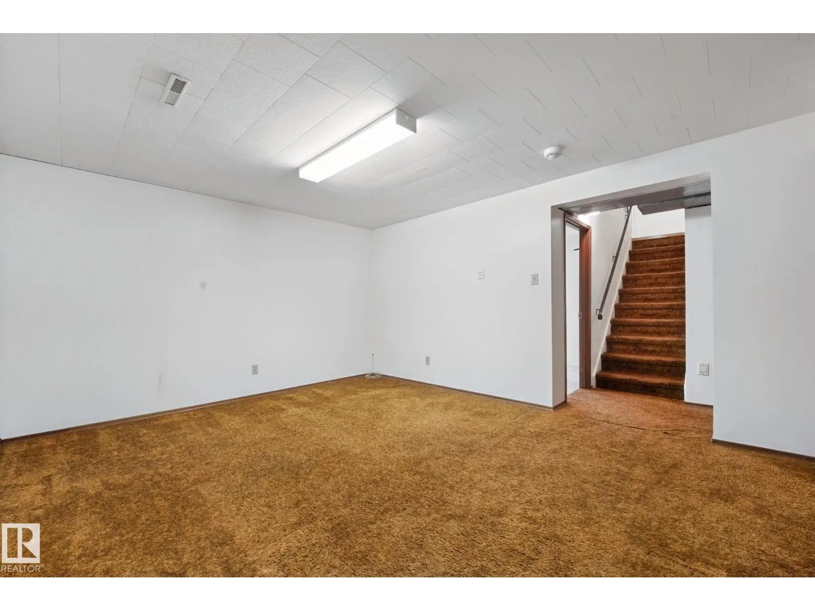 5827 115 ST NW
