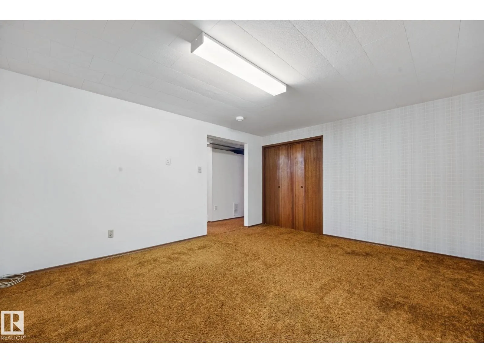 5827 115 ST NW