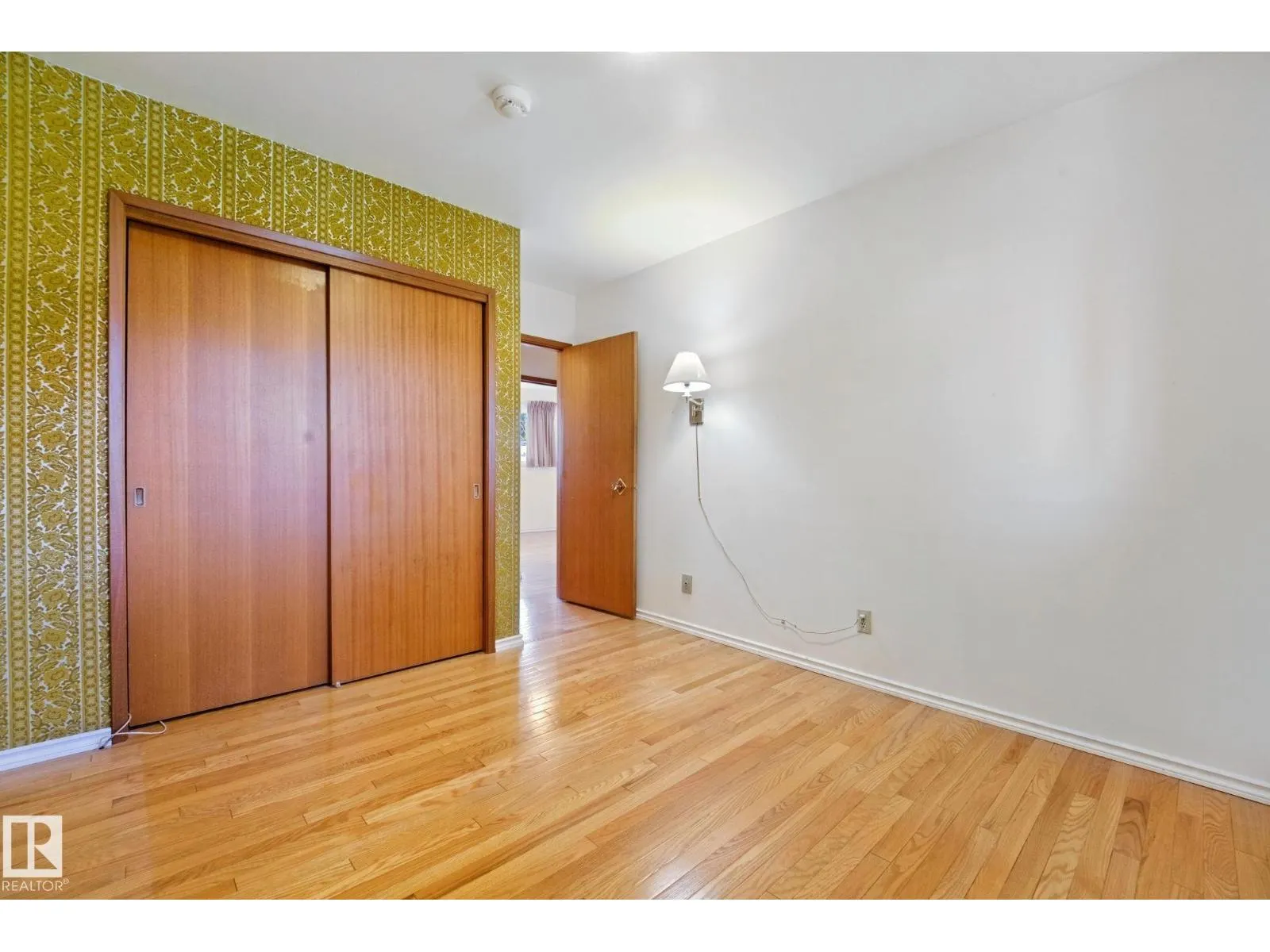 5827 115 ST NW