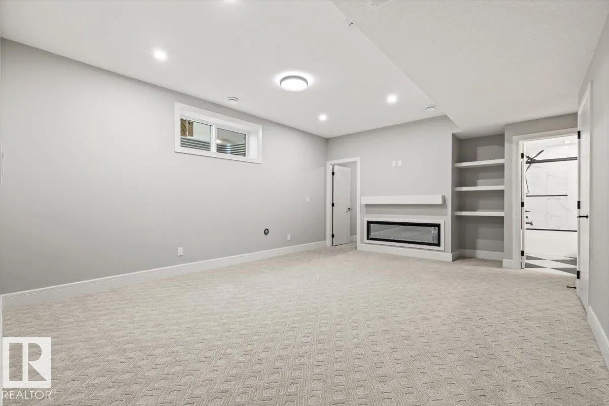 9129 143 ST NW