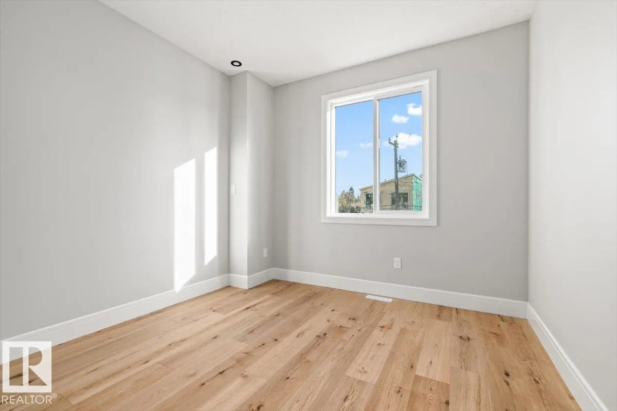 9129 143 ST NW