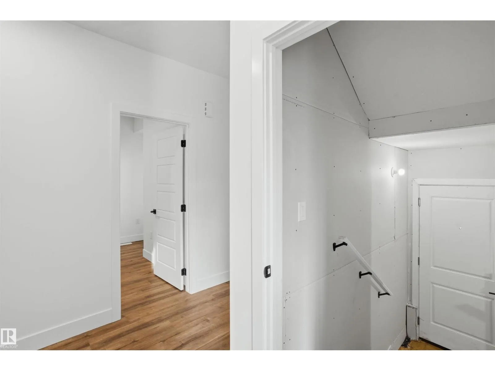 32 MEADOWGROVE LD