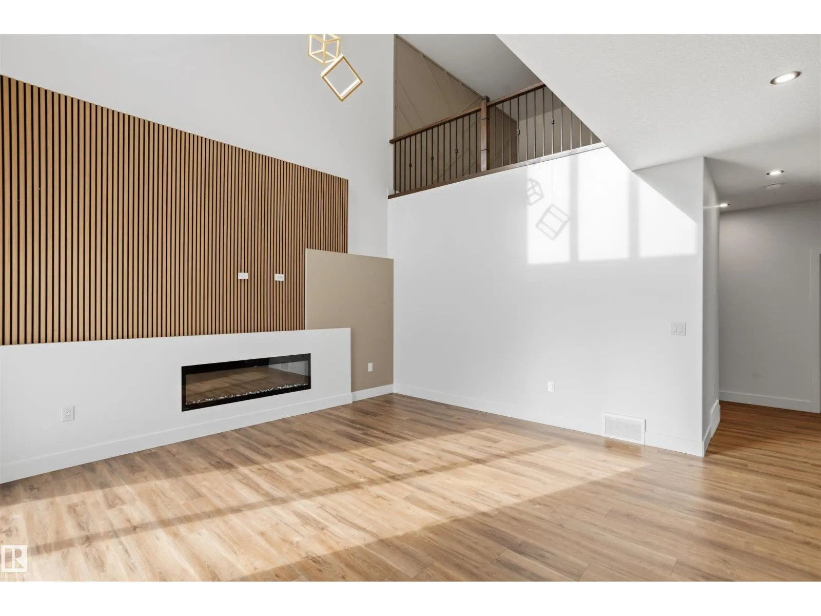 32 MEADOWGROVE LD