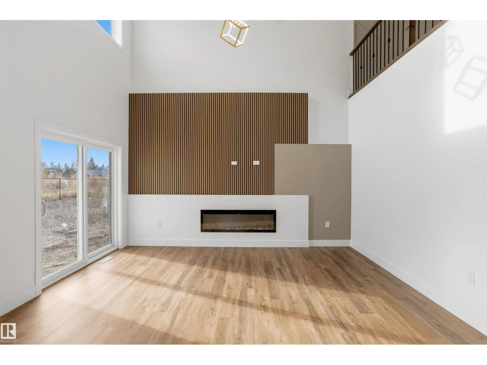 32 MEADOWGROVE LD