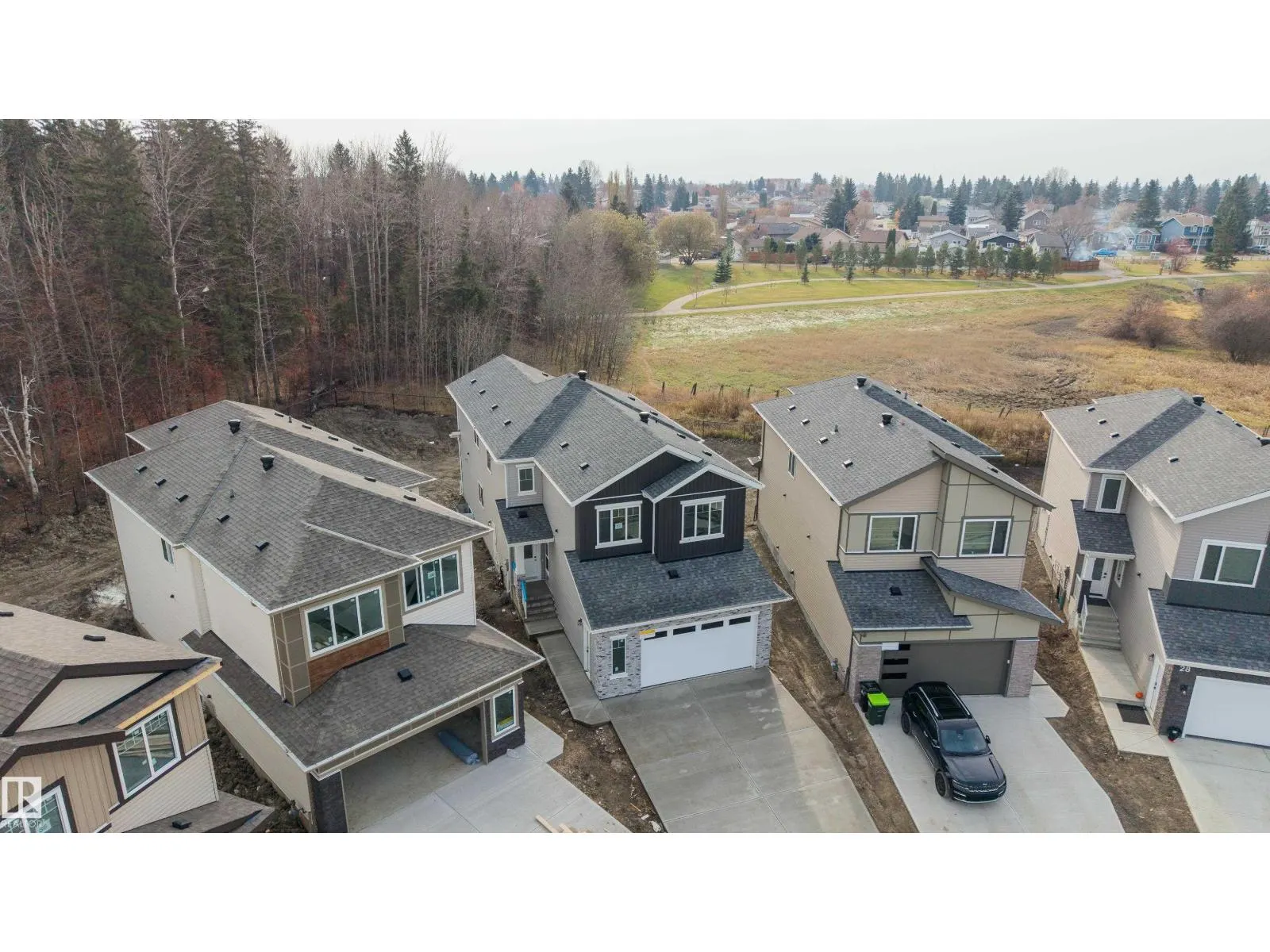 32 MEADOWGROVE LD