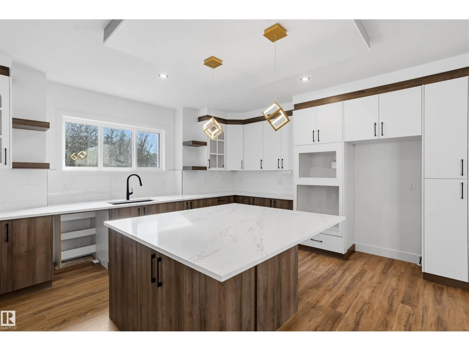 32 MEADOWGROVE LD