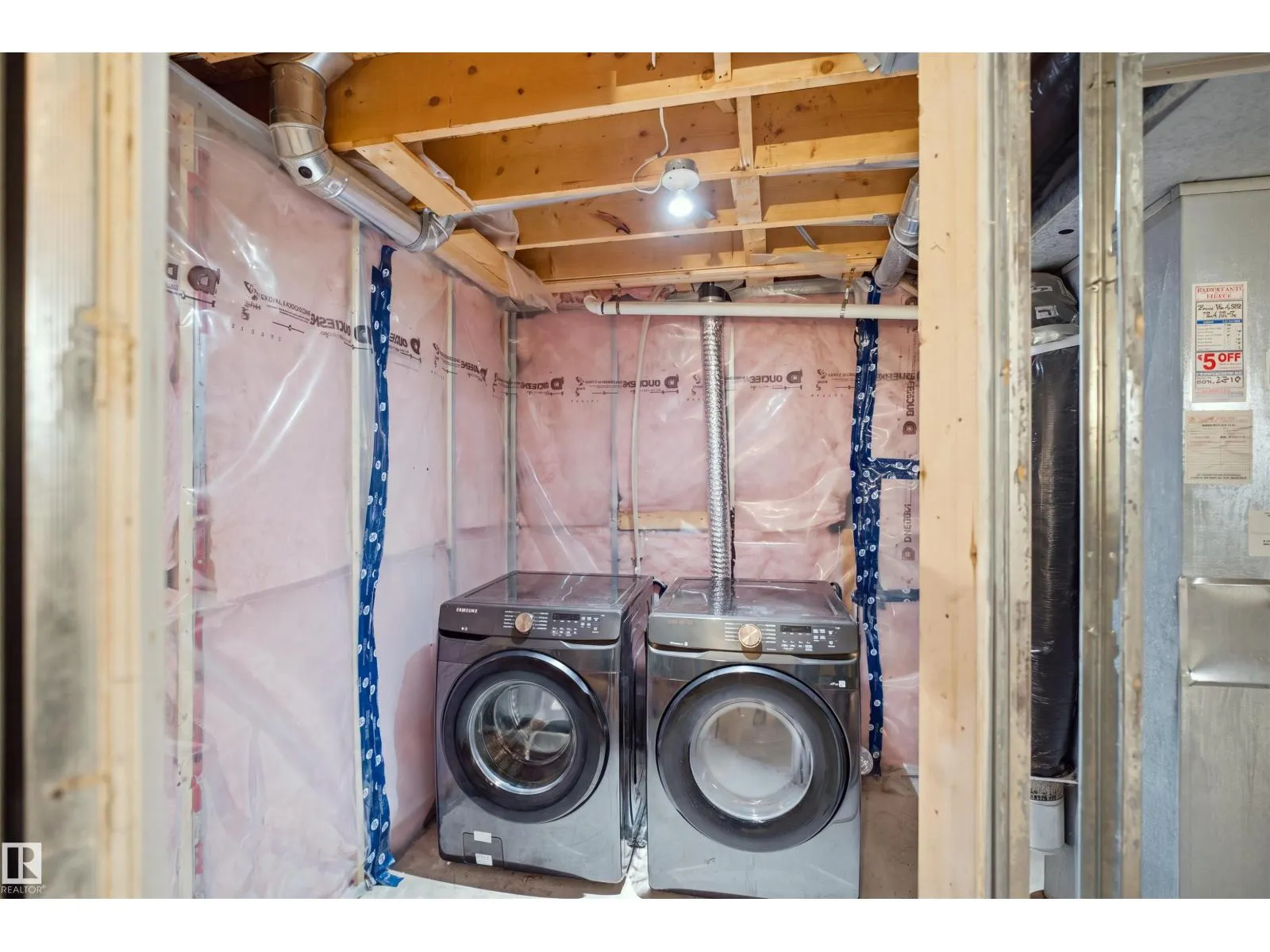 2122 37 AV NW