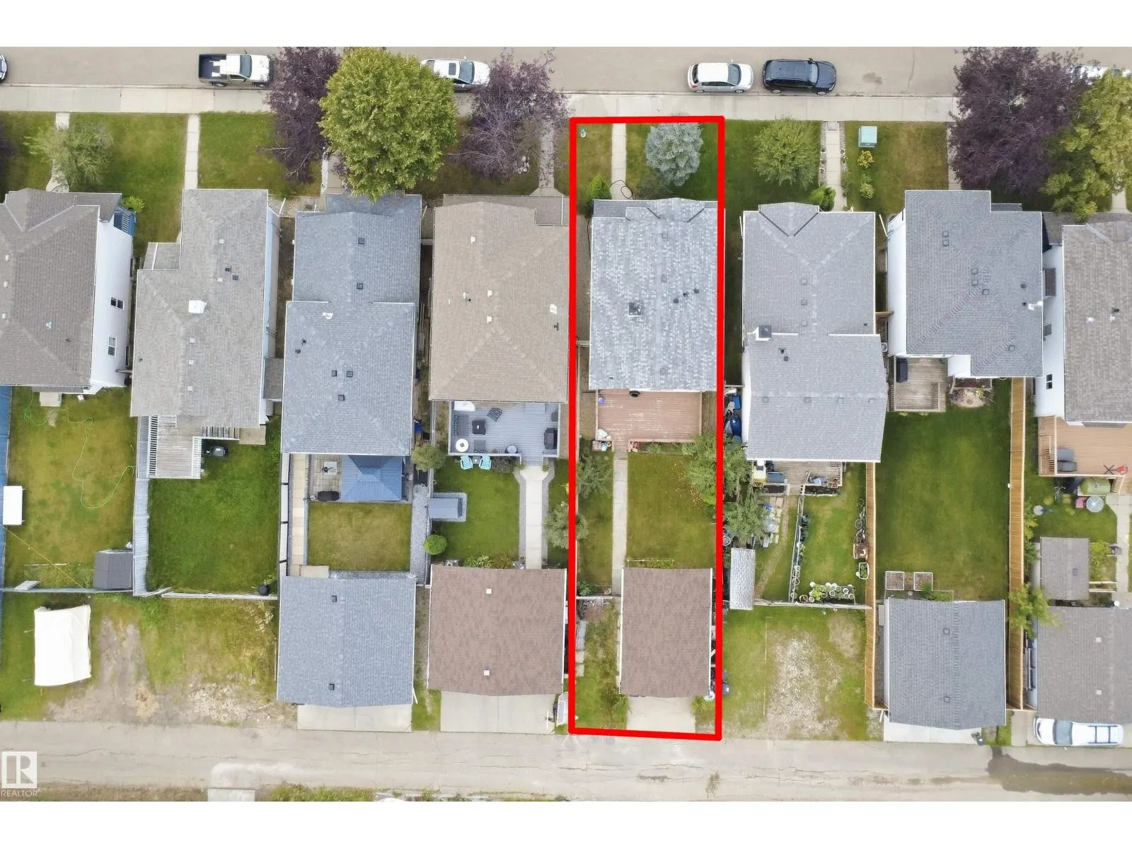 2122 37 AV NW