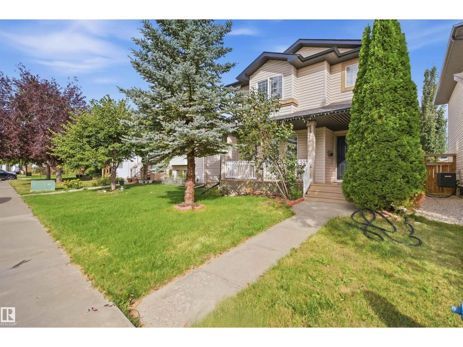 2122 37 AV NW