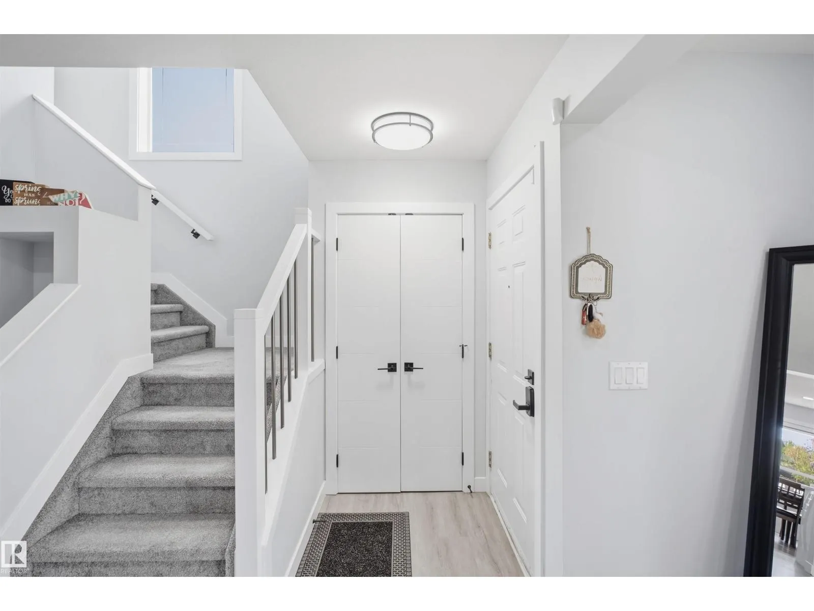 2122 37 AV NW