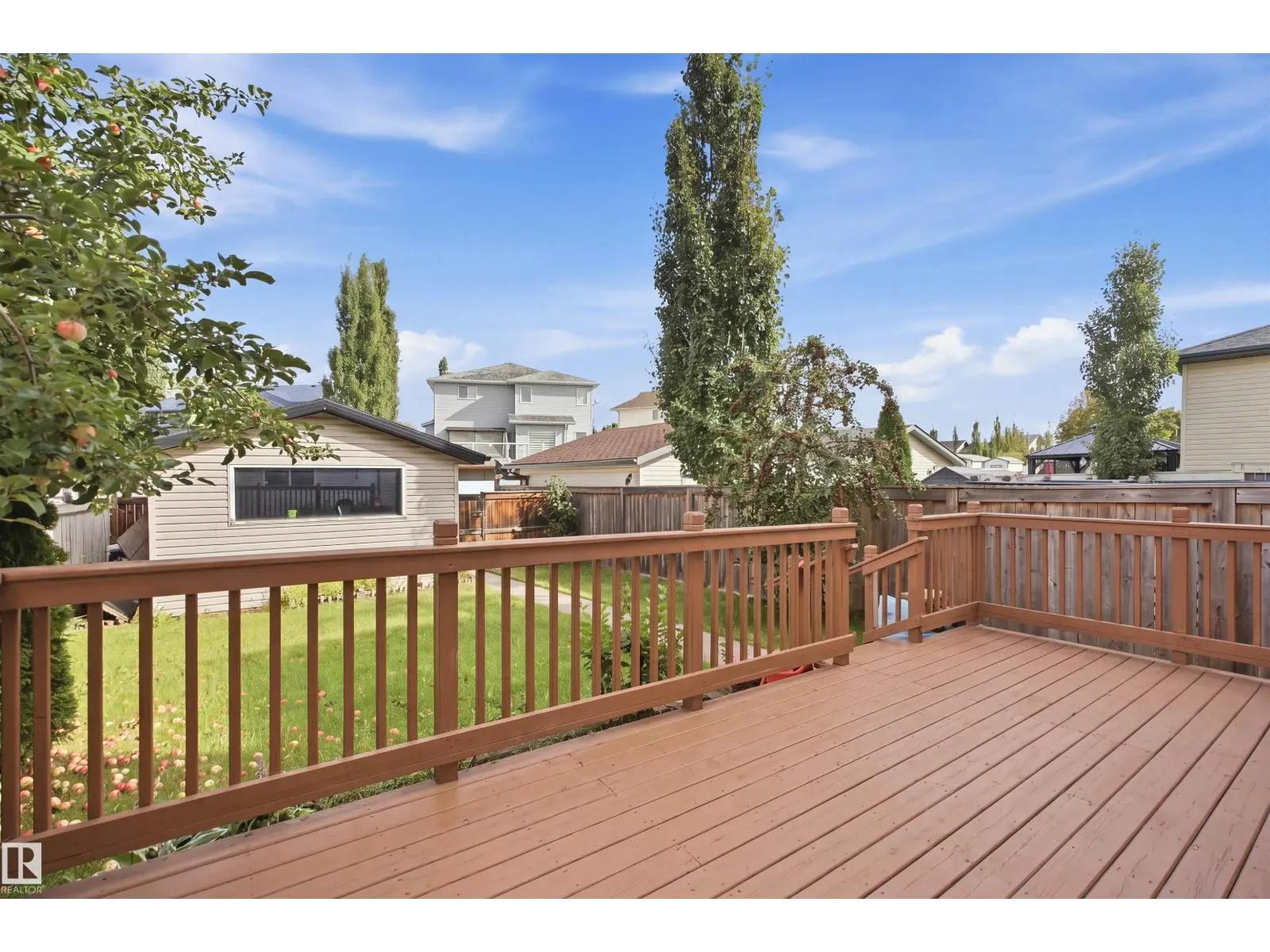 2122 37 AV NW