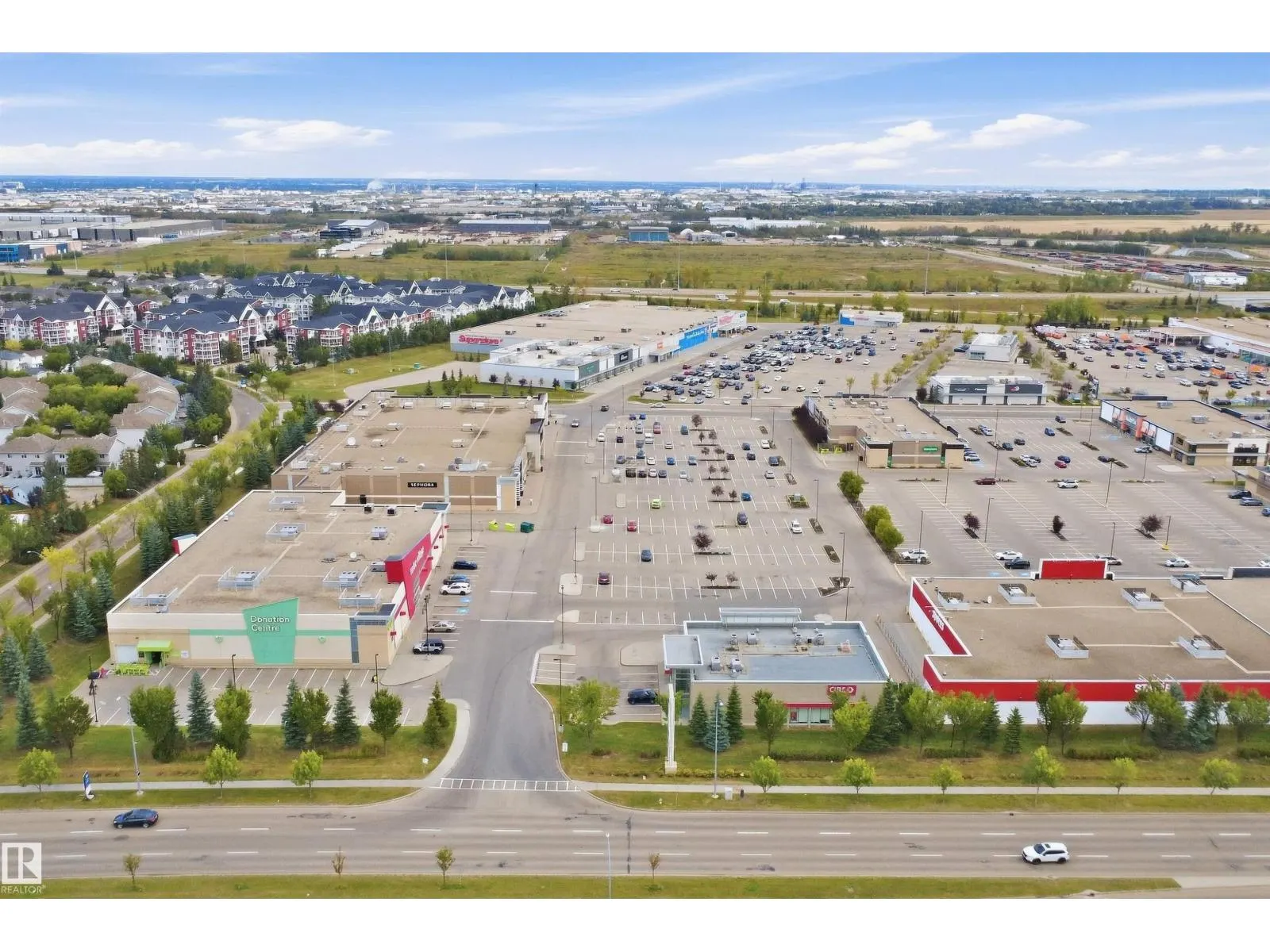 2122 37 AV NW