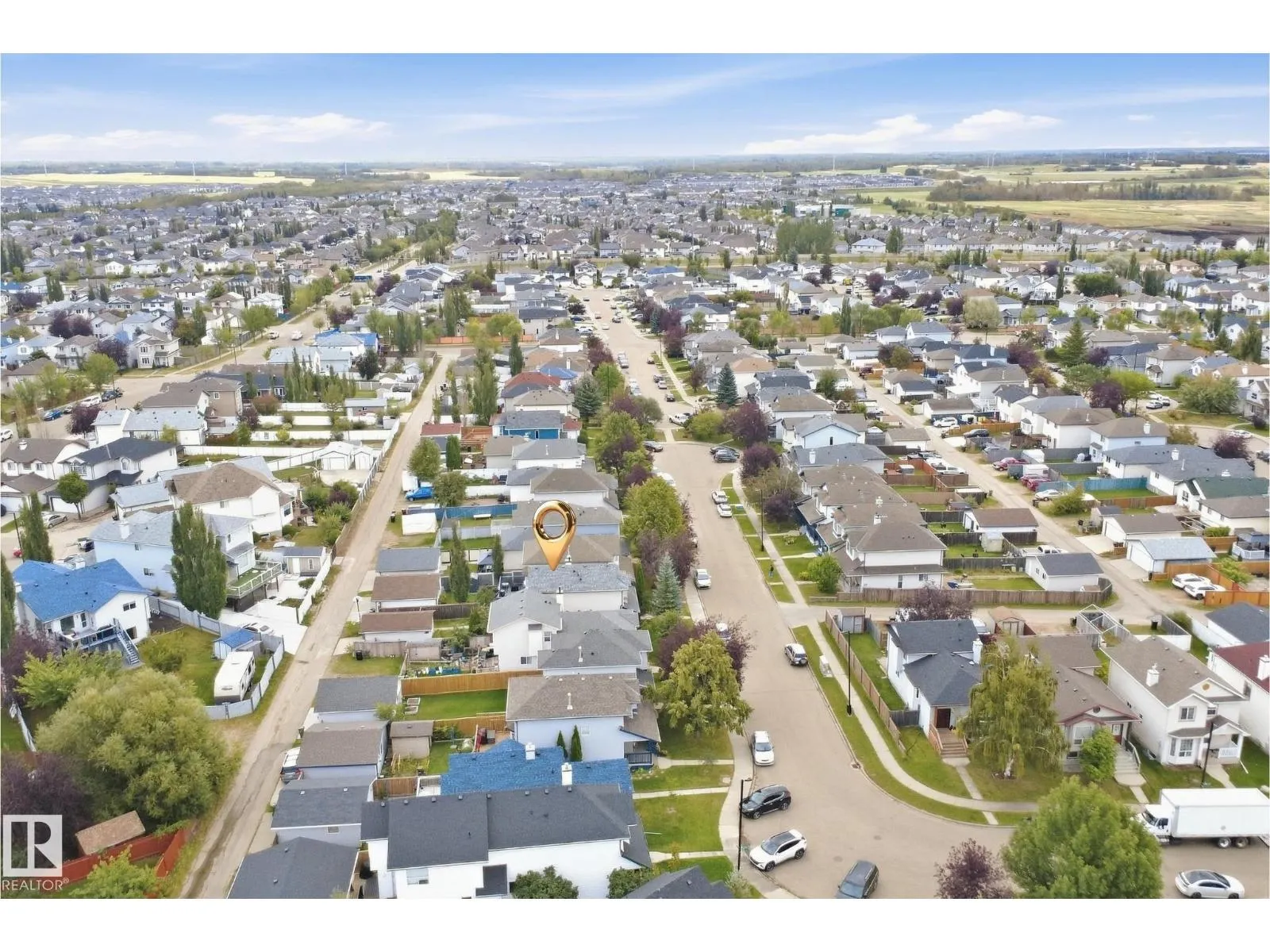 2122 37 AV NW