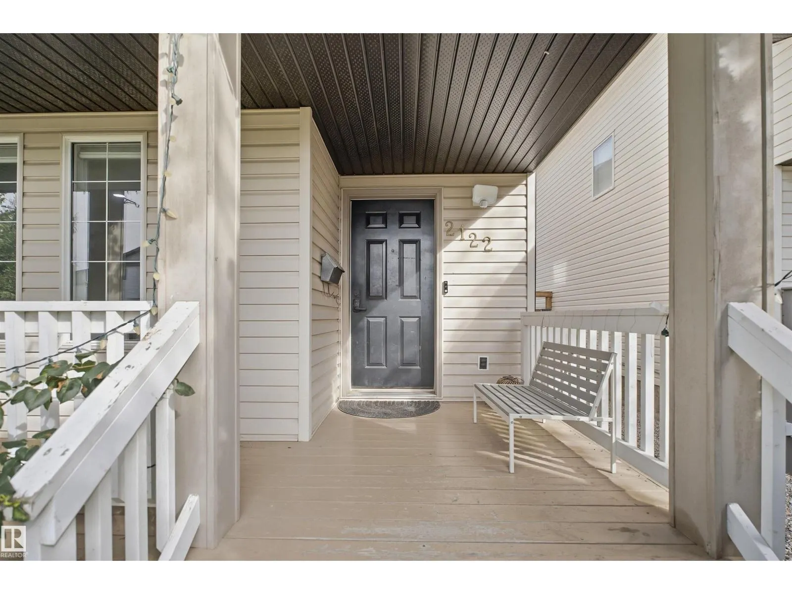 2122 37 AV NW