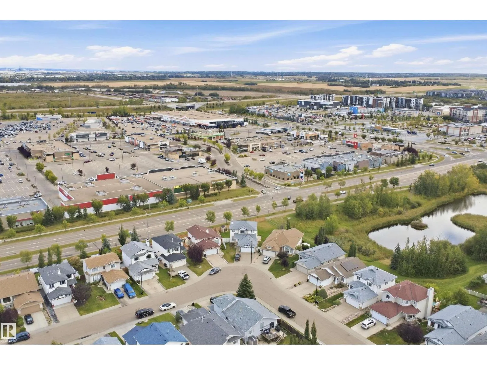 2122 37 AV NW