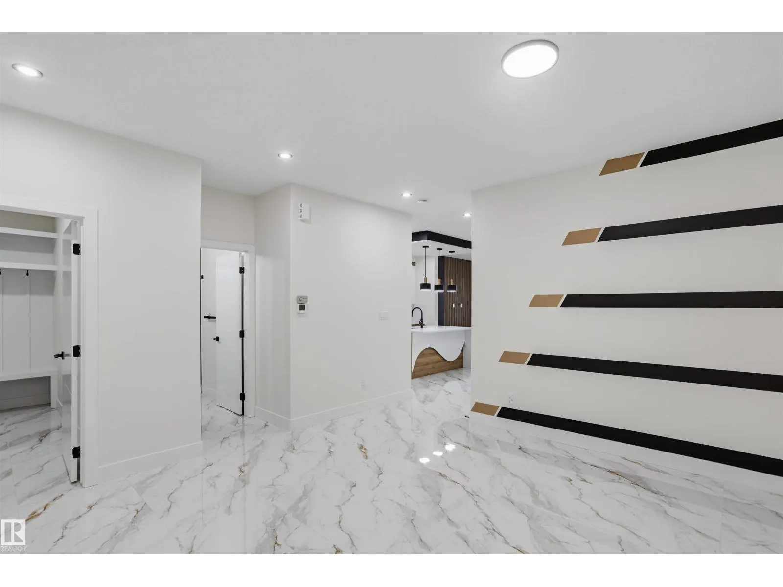 240 21 ST SW