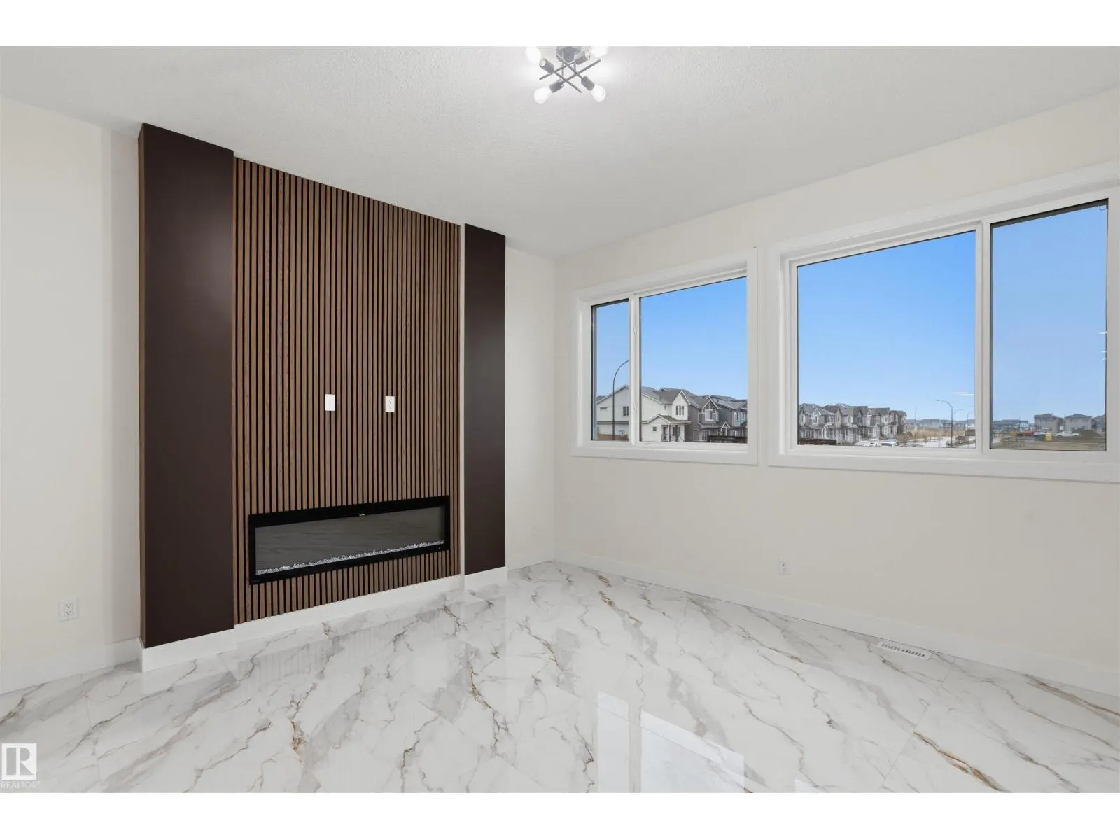 240 21 ST SW