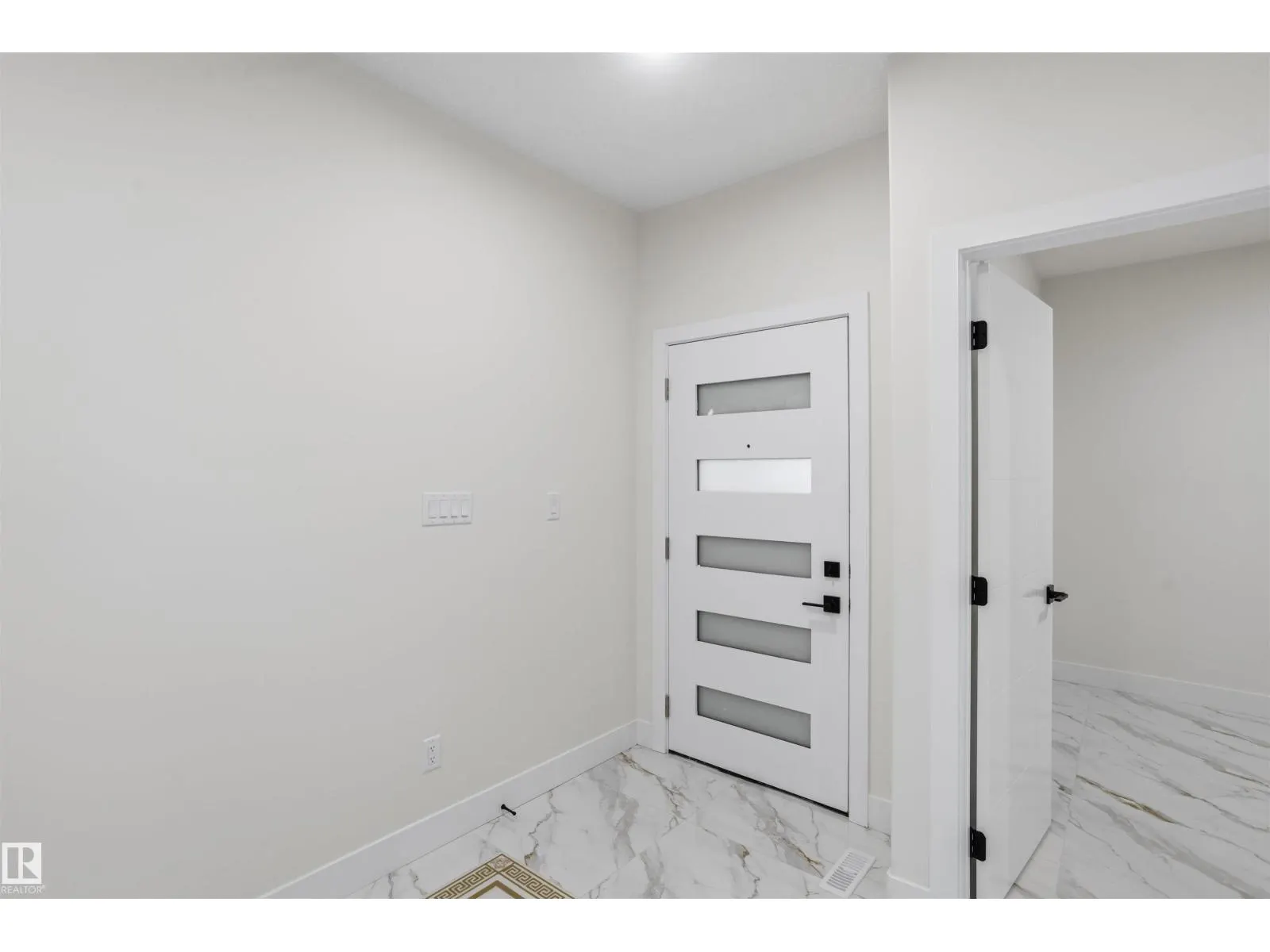 240 21 ST SW