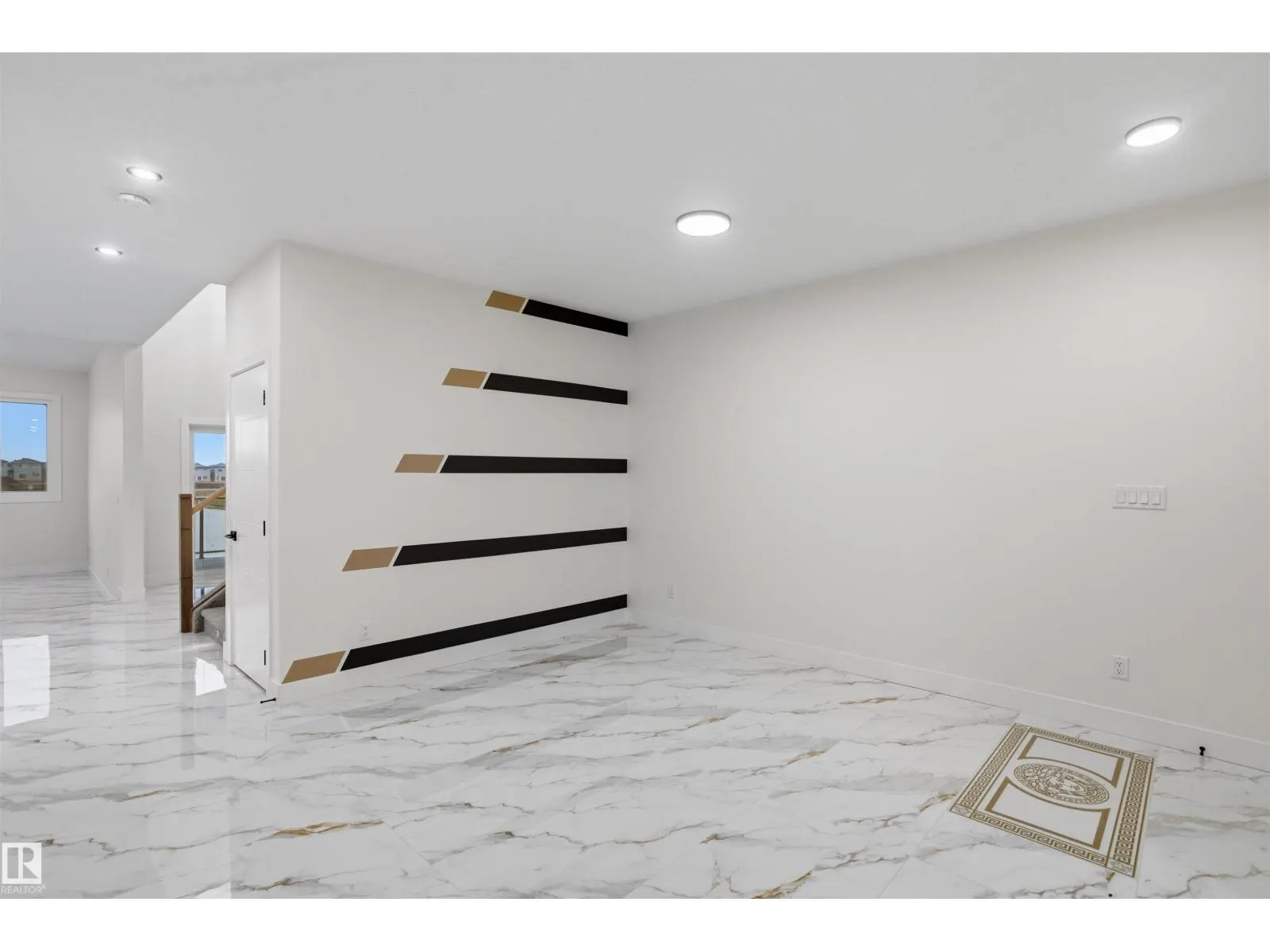 240 21 ST SW