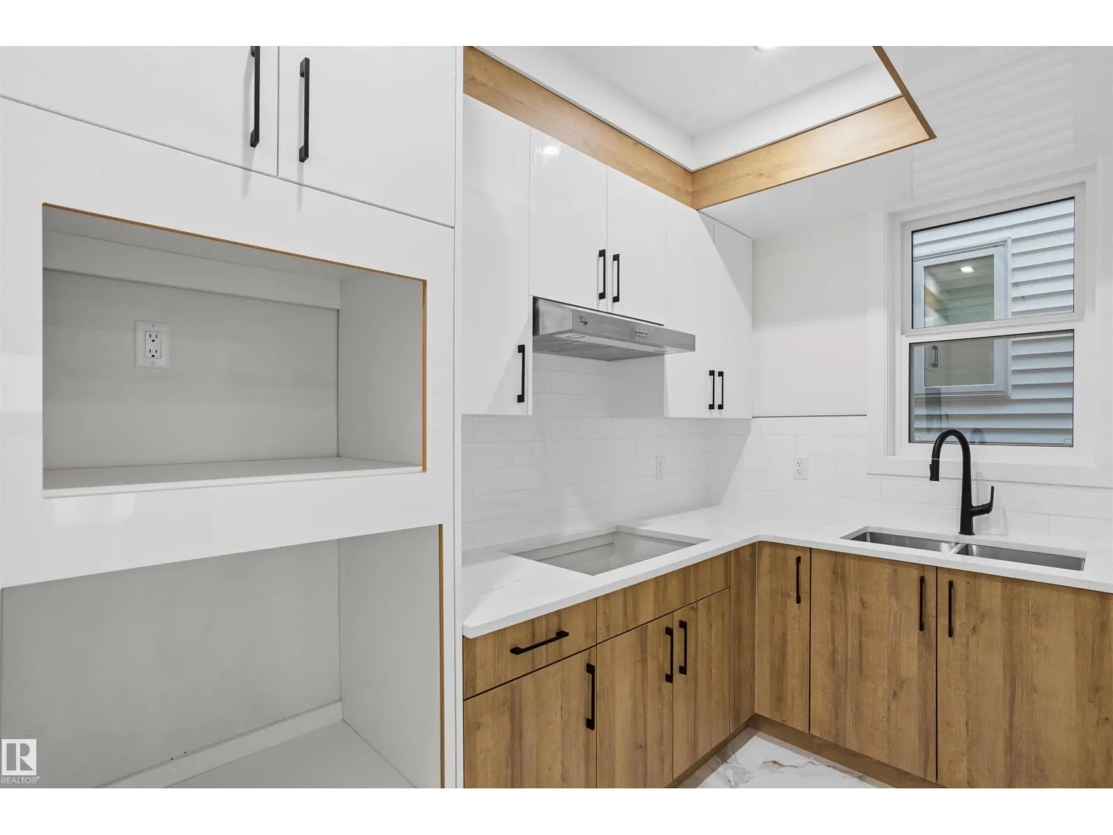 240 21 ST SW
