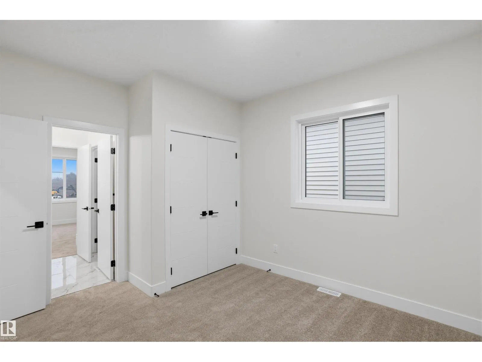 240 21 ST SW