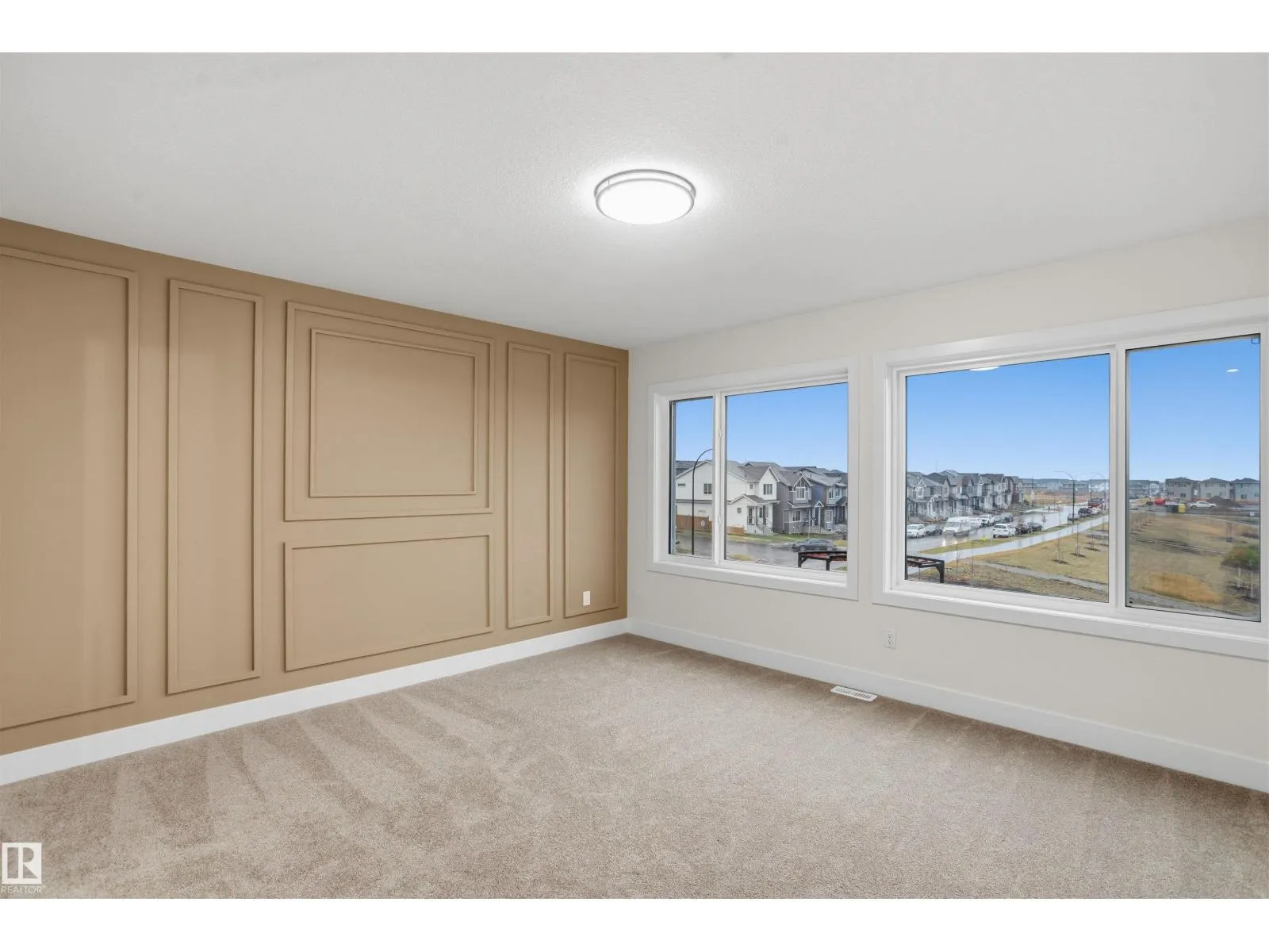 240 21 ST SW