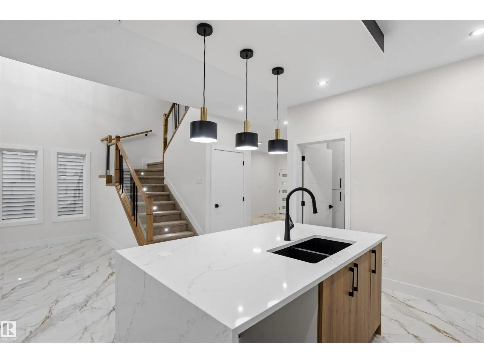 240 21 ST SW