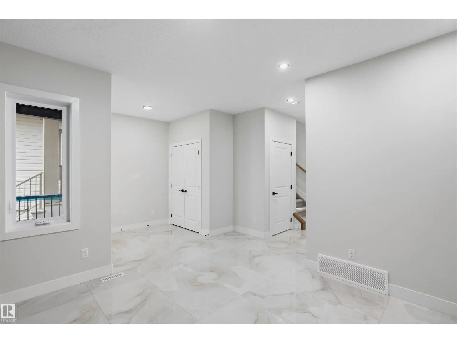 2314 6A AV SW