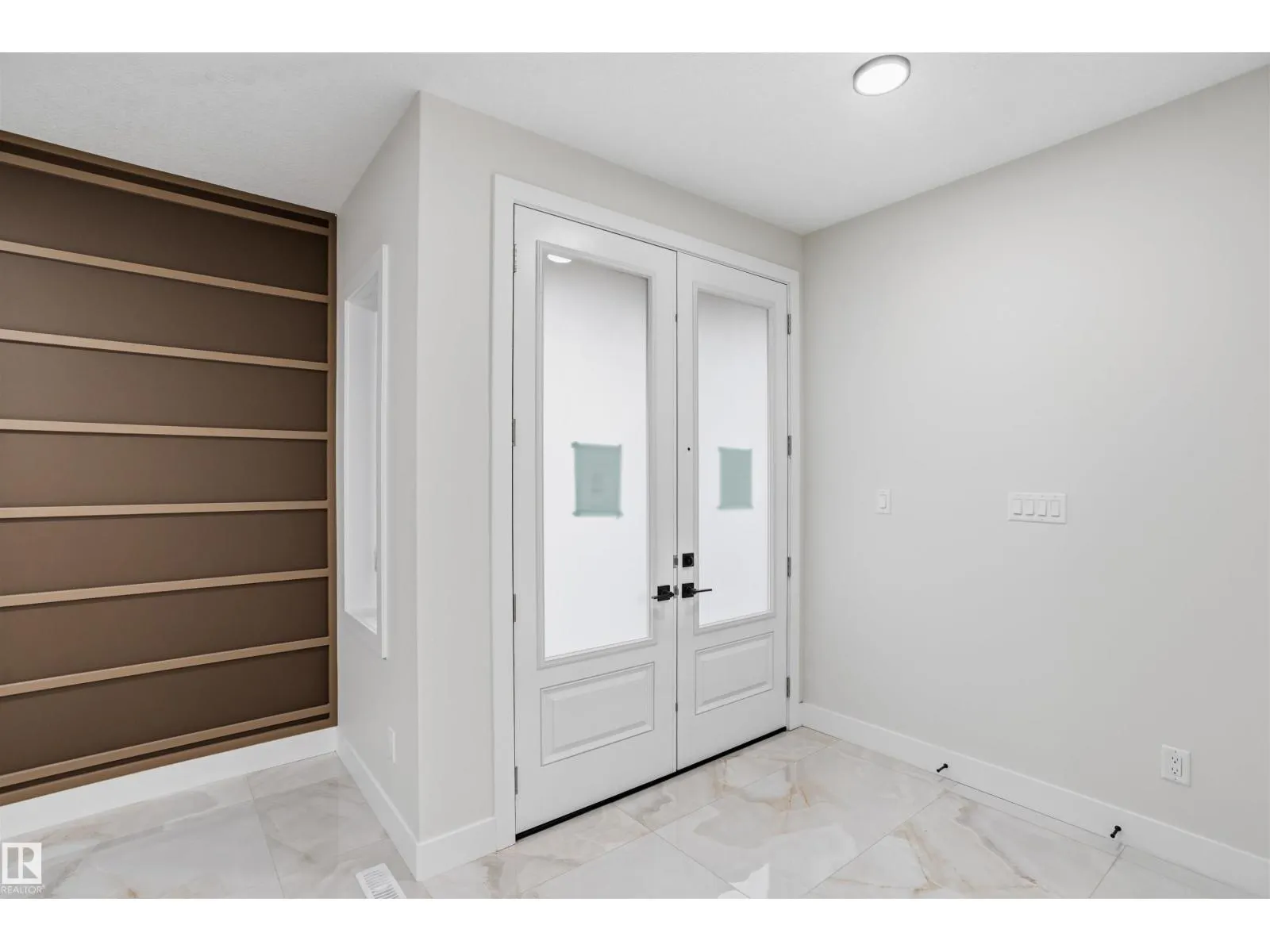 2314 6A AV SW